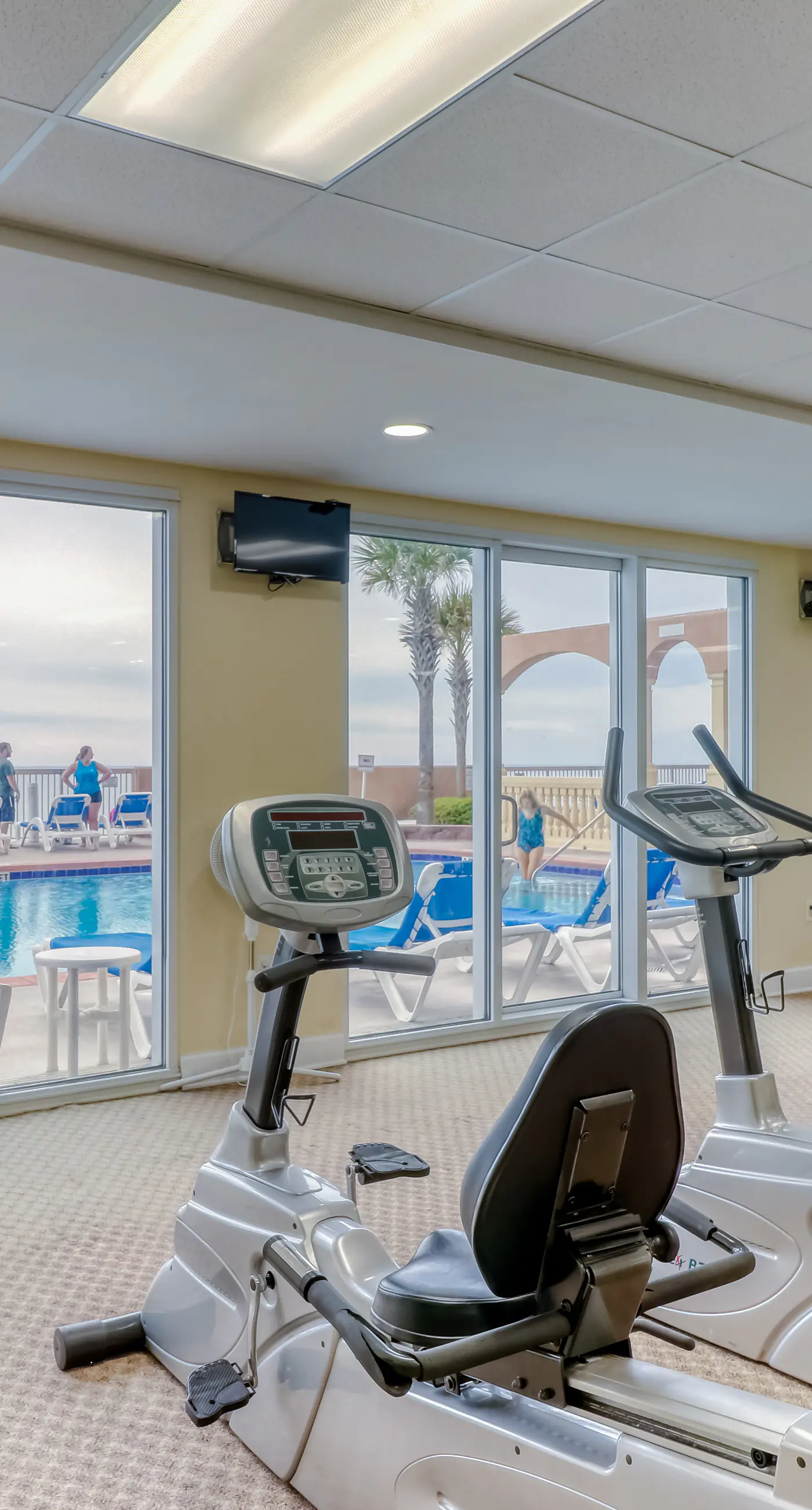Stunning Gulf-front condo with balcony, pool, hot tub, gym & beach views