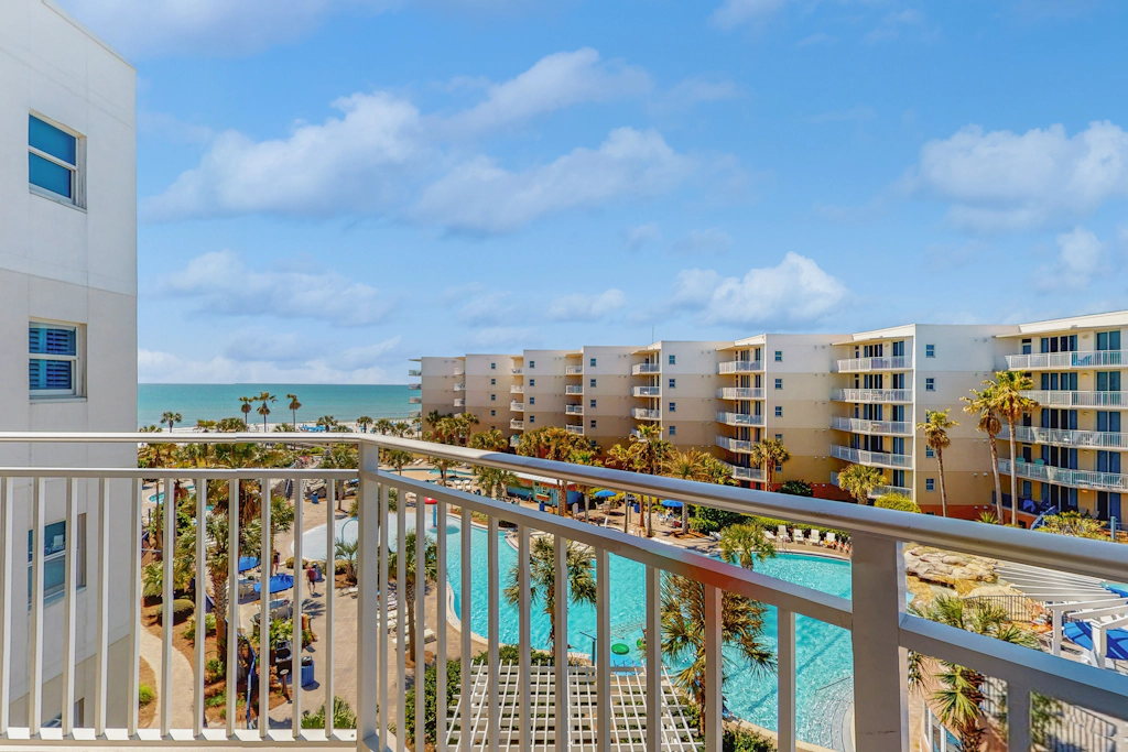 5th-Floor Condo w/Pool & Ocean Views, Balcony, Shared Outdoor Pool, Hot Tub, Gym