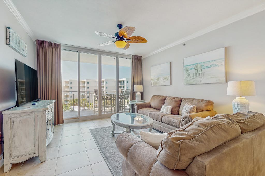 5th-Floor Condo w/Pool & Ocean Views, Balcony, Shared Outdoor Pool, Hot Tub, Gym