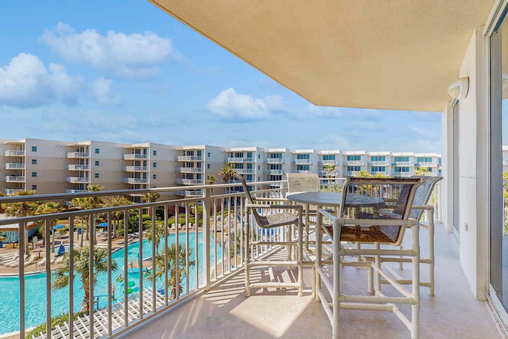 5th-Floor Condo w/Pool & Ocean Views, Balcony, Shared Outdoor Pool, Hot Tub, Gym