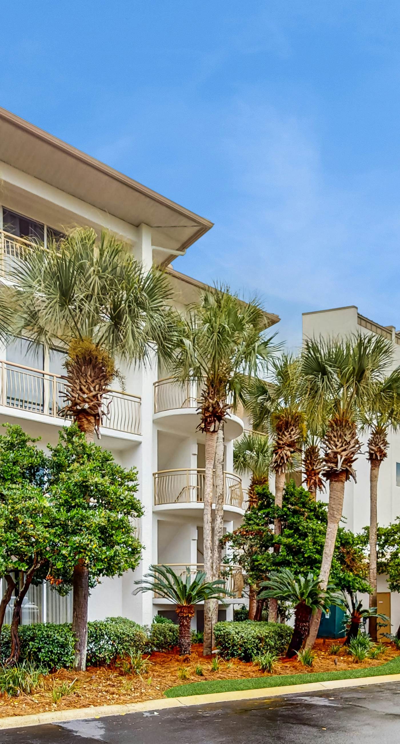 Water-view condo with pool, hot tub & pickleball