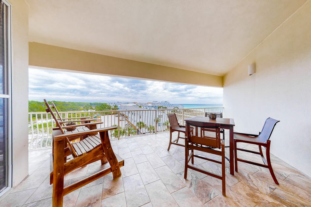 Stunning 4th-floor condo with pool, tennis, pickleball, ocean & beach view