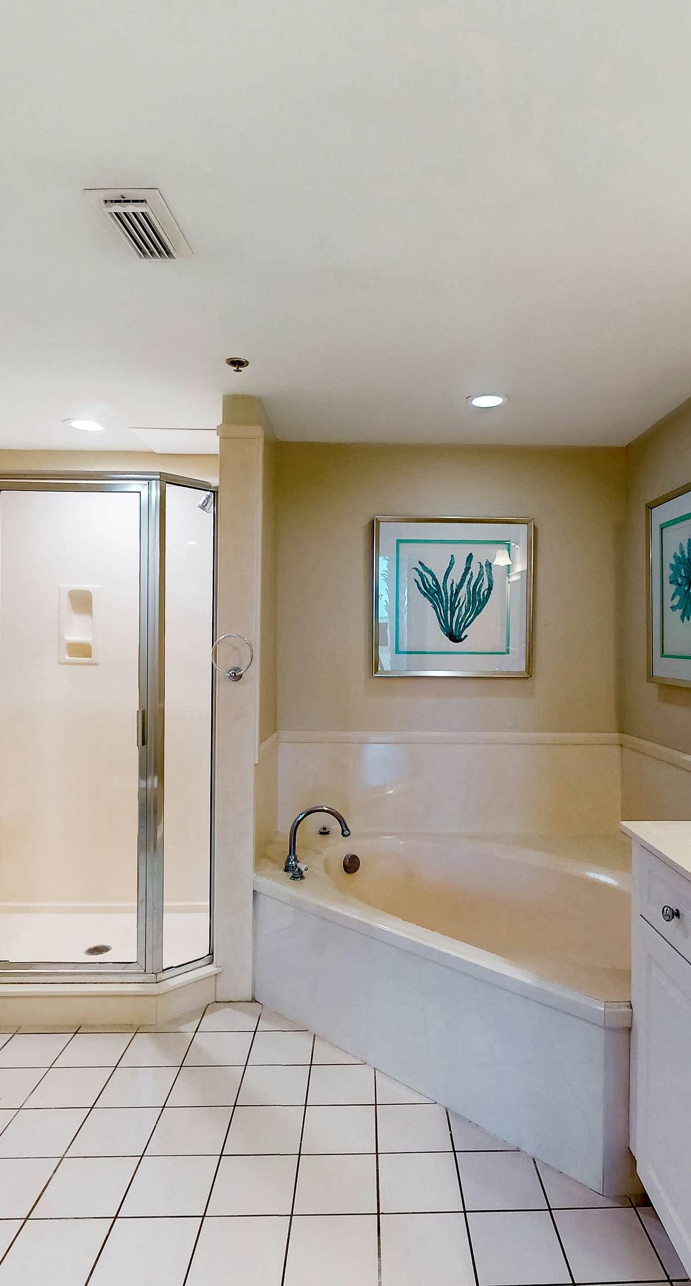 Sunny Waterscape ground-floor condo with pools, hot tubs, & stunning Gulf views