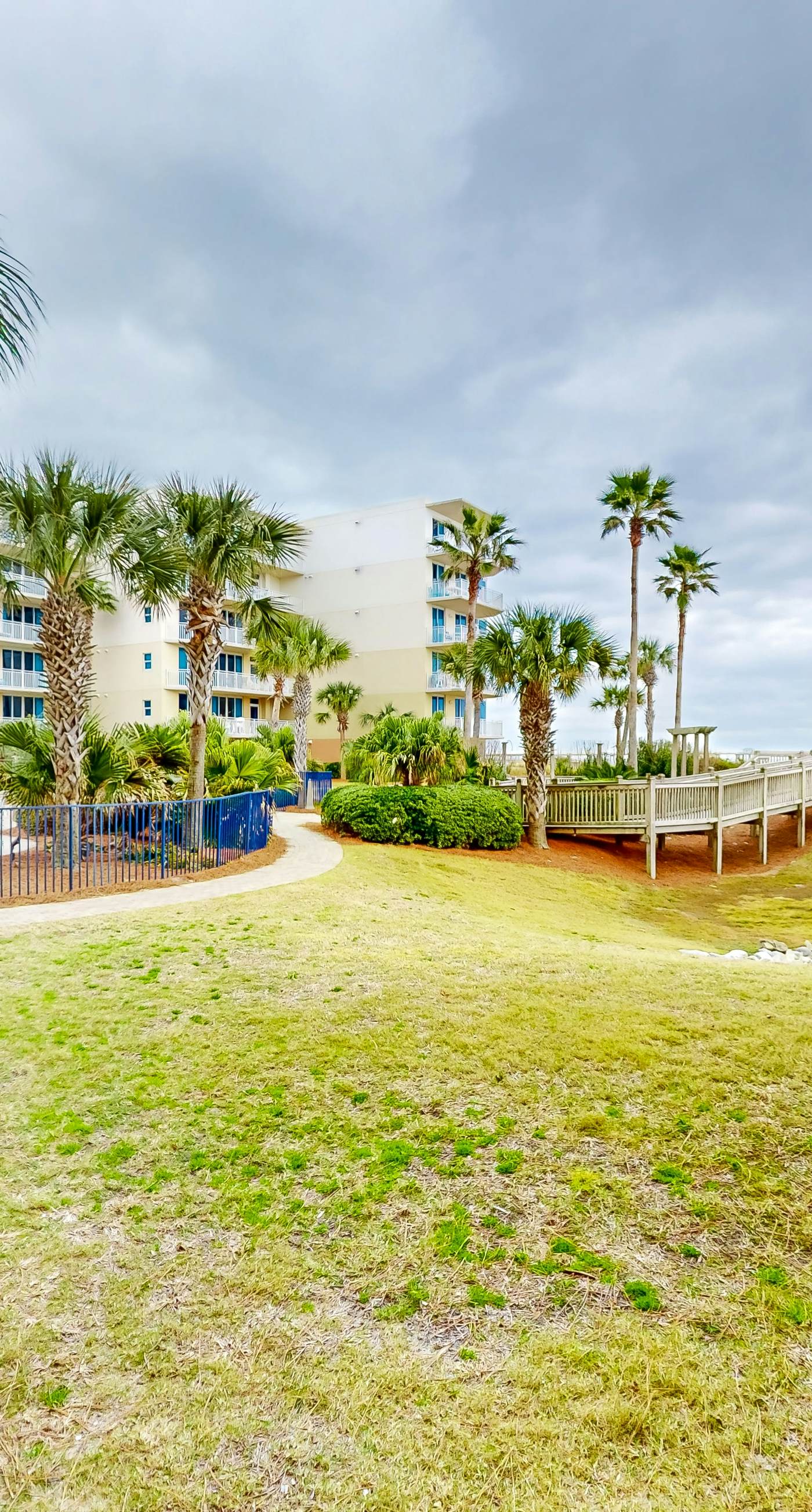 Sunny Waterscape ground-floor condo with pools, hot tubs, & stunning Gulf views