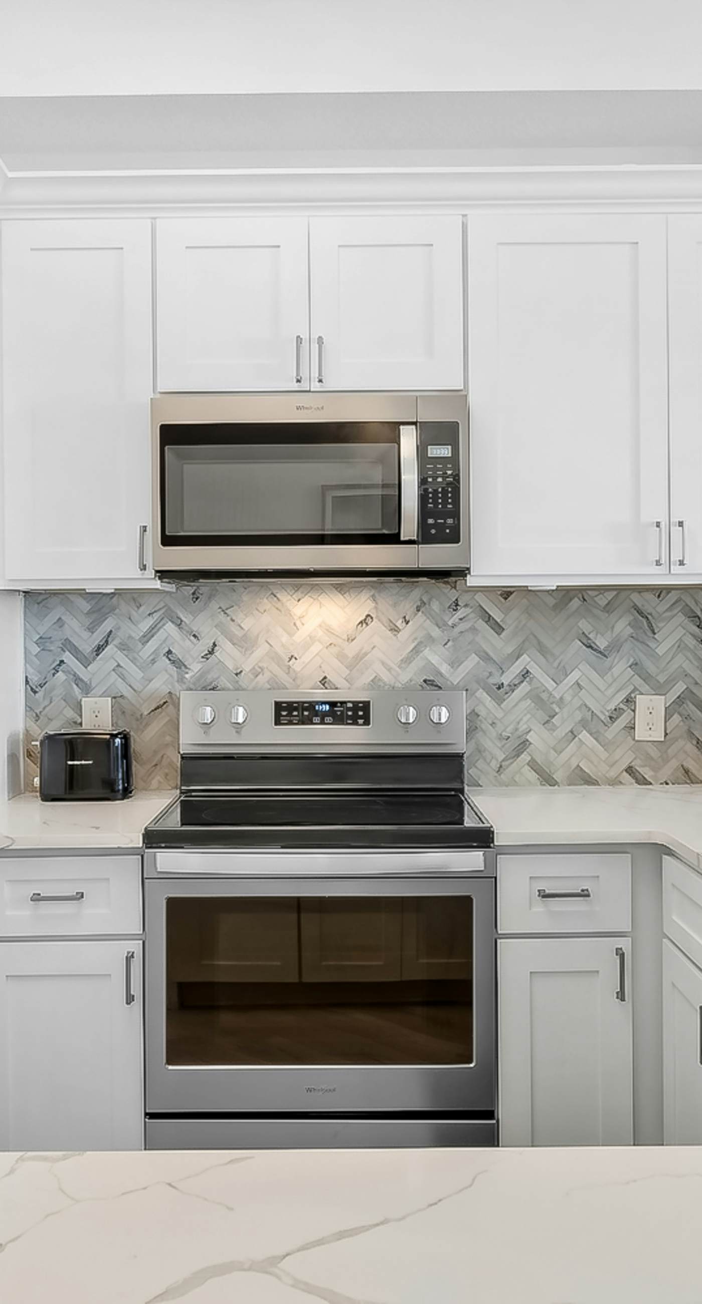 Completely Updated with beach access, pool, hot tub, tennis, pickleball & gym