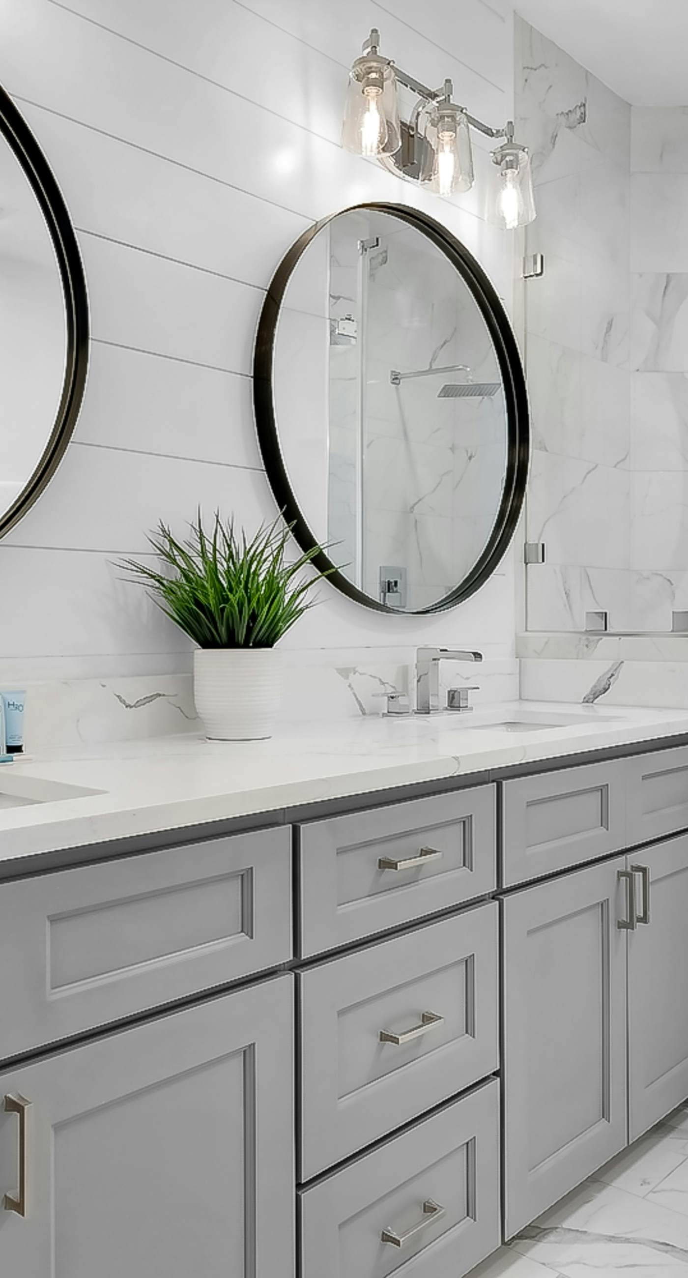 Completely Updated with beach access, pool, hot tub, tennis, pickleball & gym