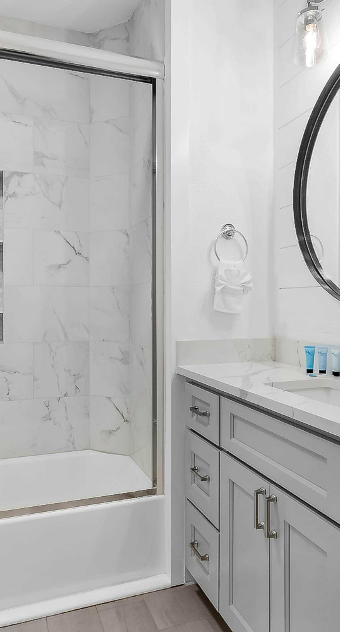 Completely Updated with beach access, pool, hot tub, tennis, pickleball & gym