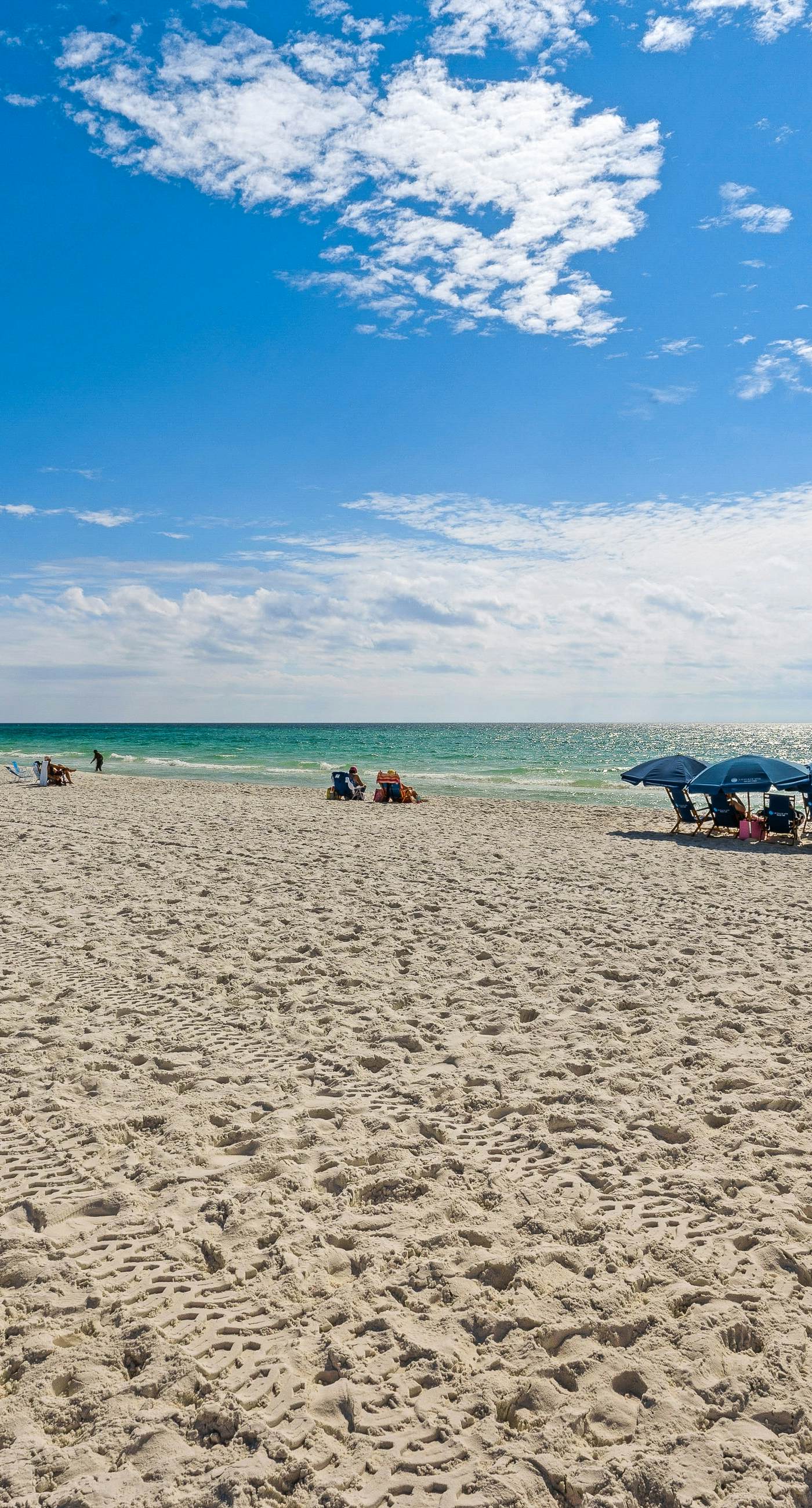 Completely Updated with beach access, pool, hot tub, tennis, pickleball & gym