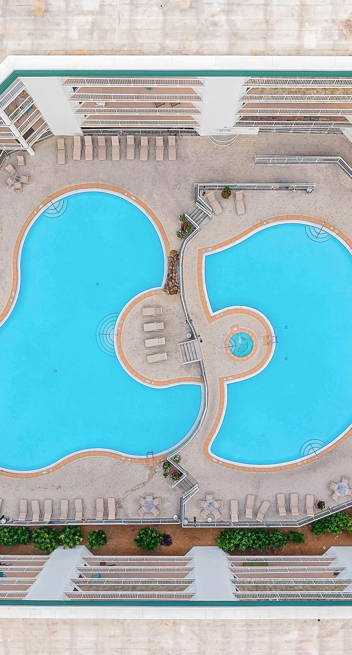 Completely Updated with beach access, pool, hot tub, tennis, pickleball & gym