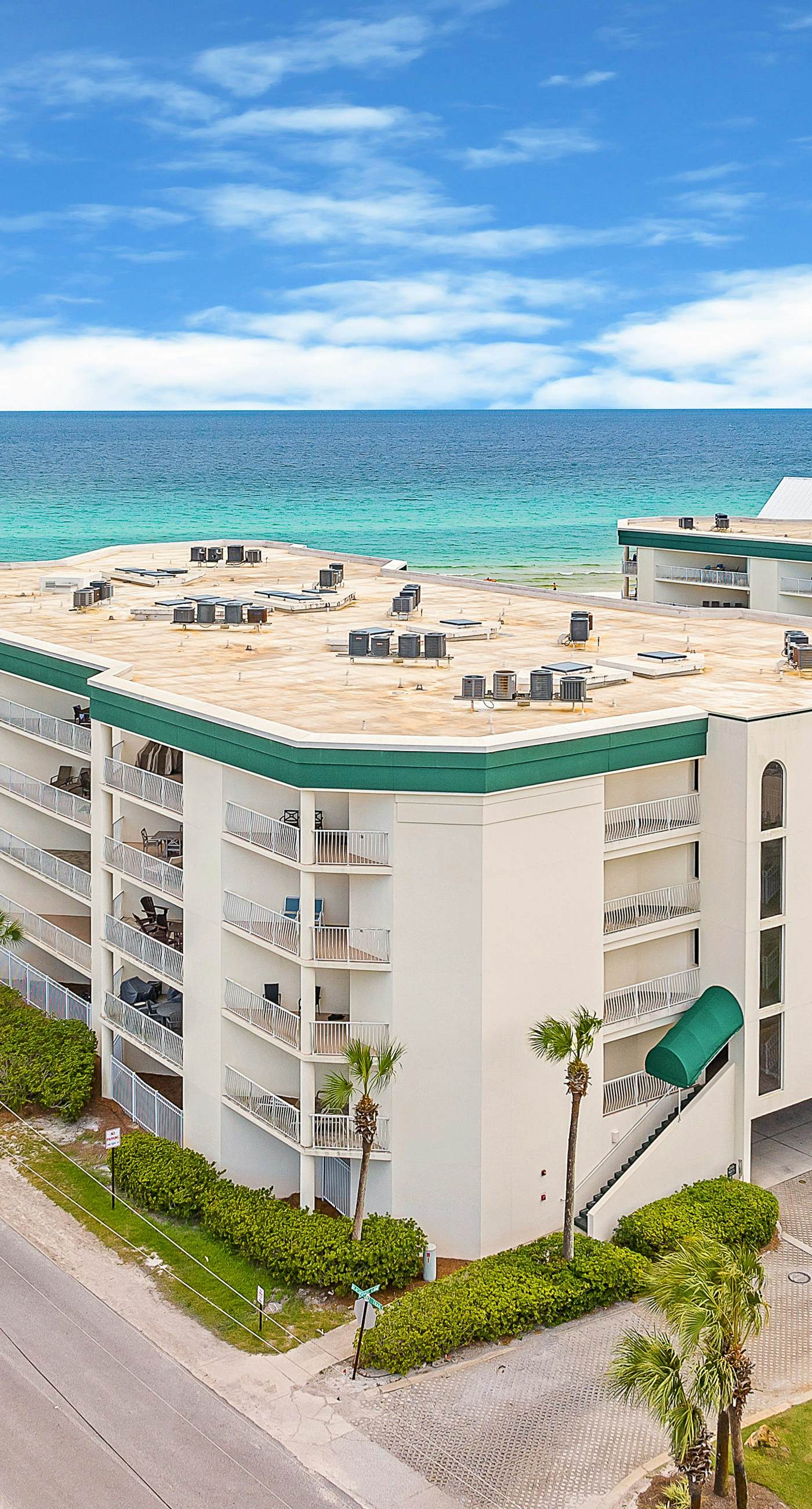 Completely Updated with beach access, pool, hot tub, tennis, pickleball & gym