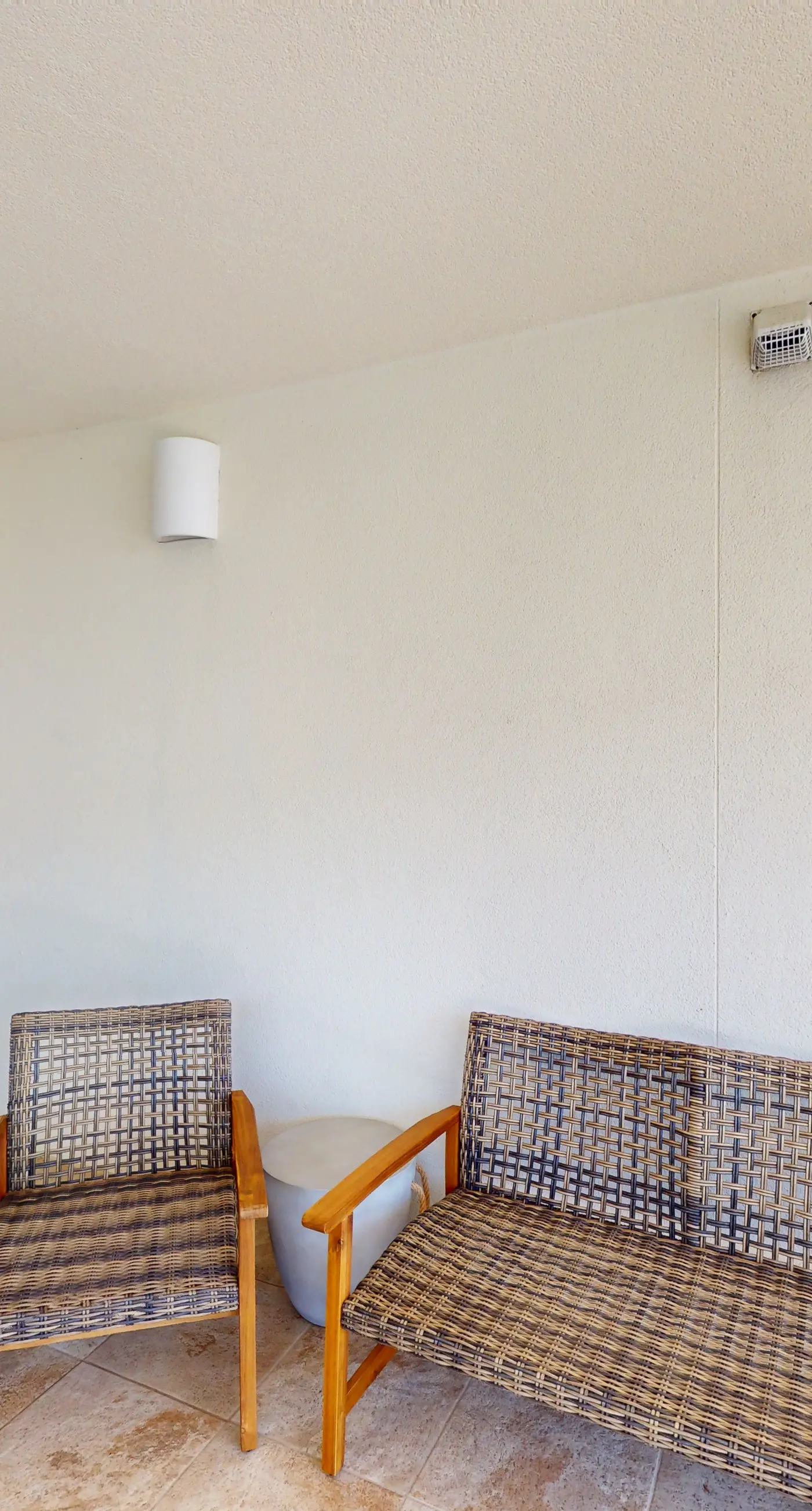 Coastal condo with beach, pool, hot tub, sauna, tennis, bikes, W&D, & central AC