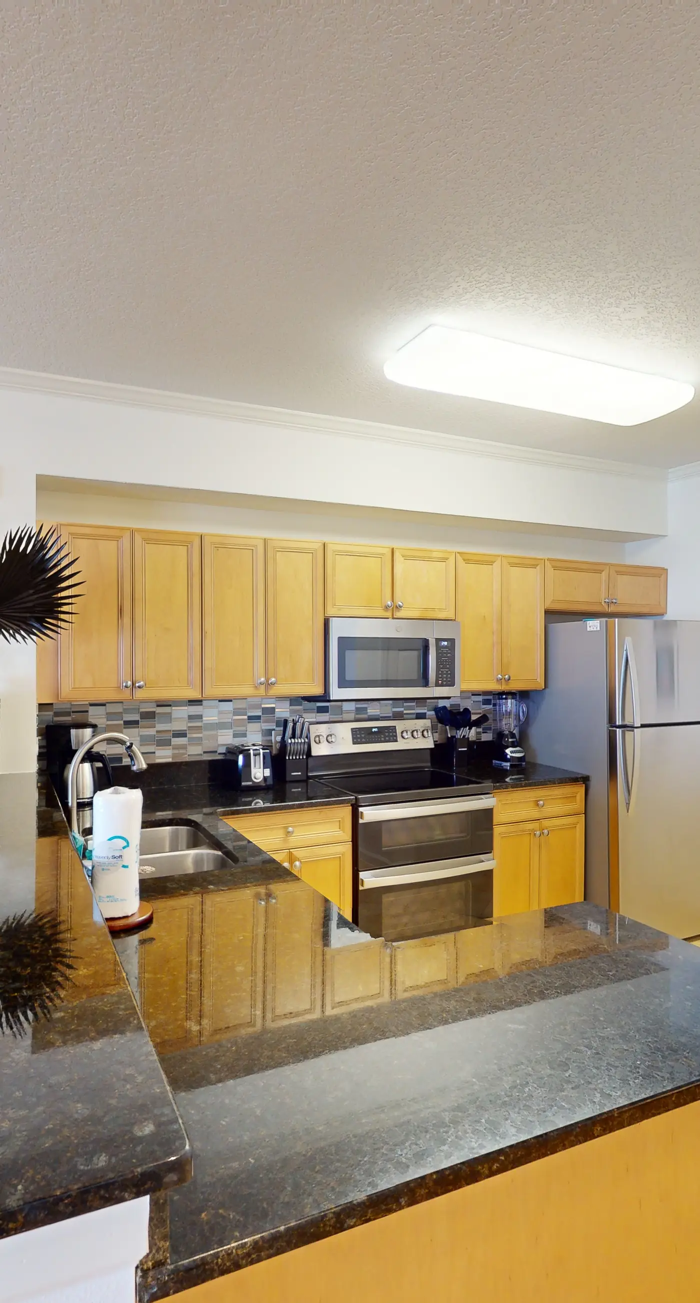 Coastal condo with beach, pool, hot tub, sauna, tennis, bikes, W&D, & central AC