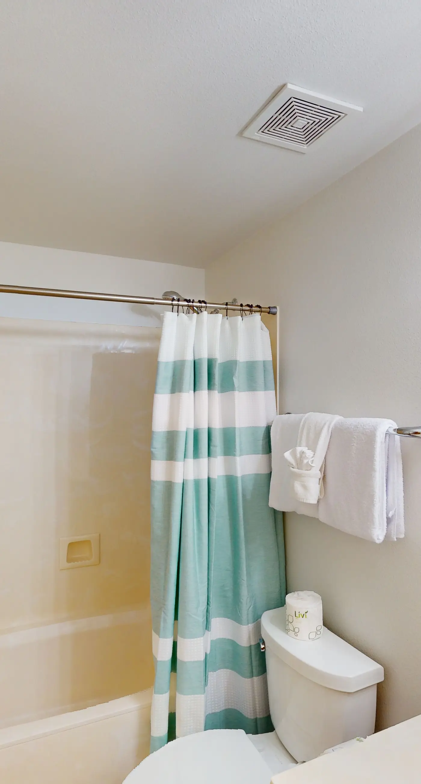 Coastal condo with beach, pool, hot tub, sauna, tennis, bikes, W&D, & central AC