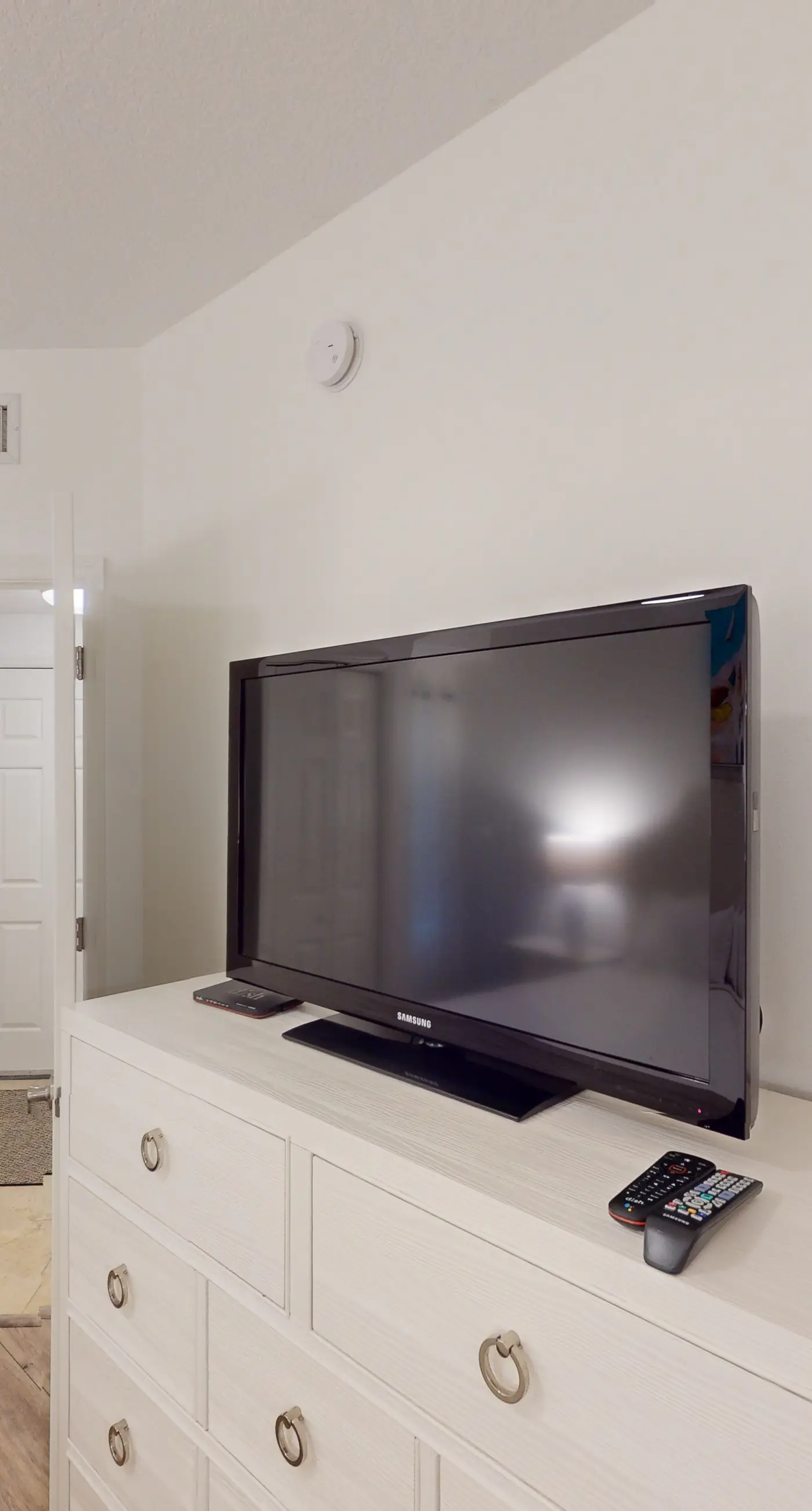 Coastal condo with beach, pool, hot tub, sauna, tennis, bikes, W&D, & central AC