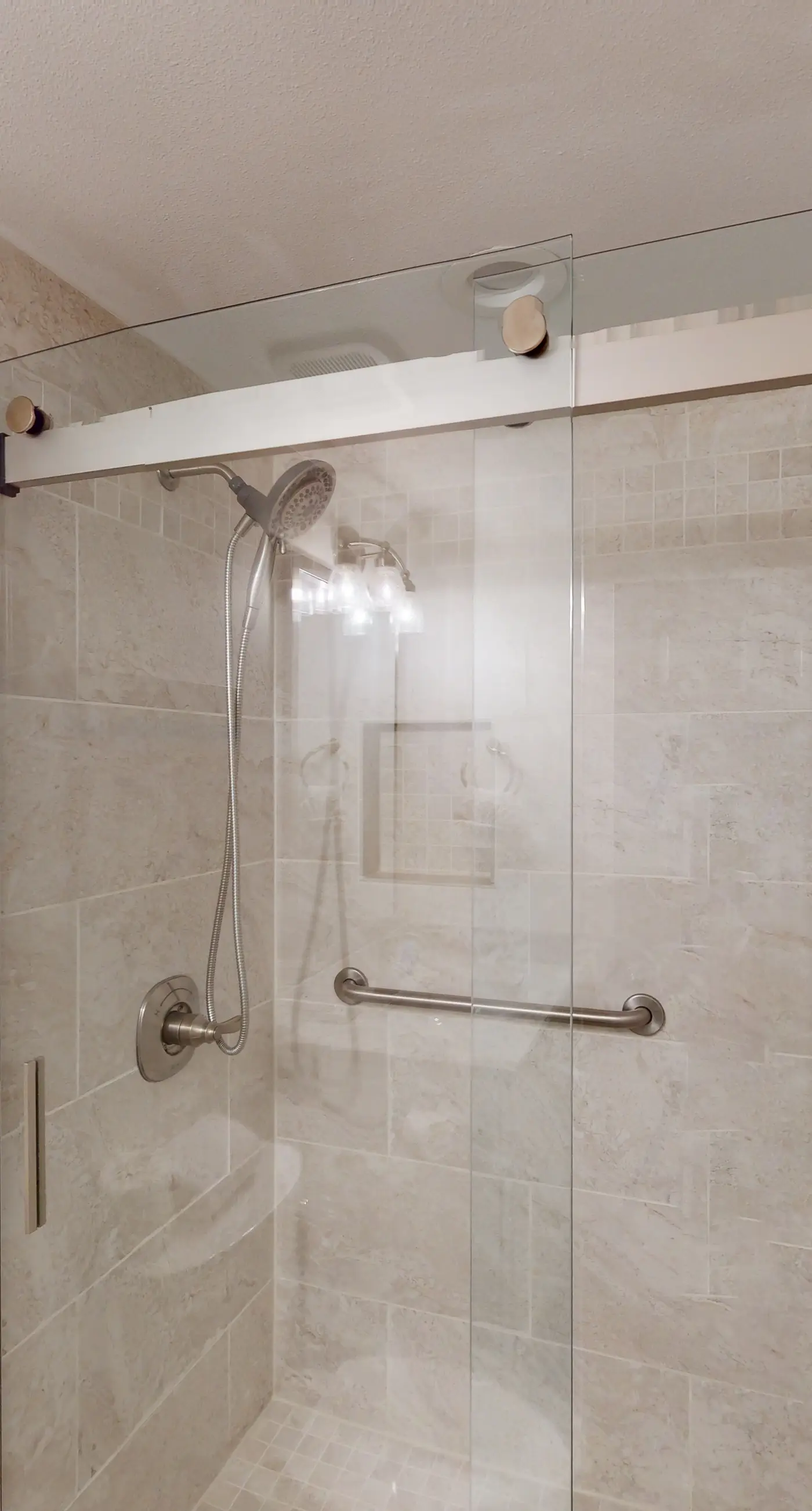 Coastal condo with beach, pool, hot tub, sauna, tennis, bikes, W&D, & central AC