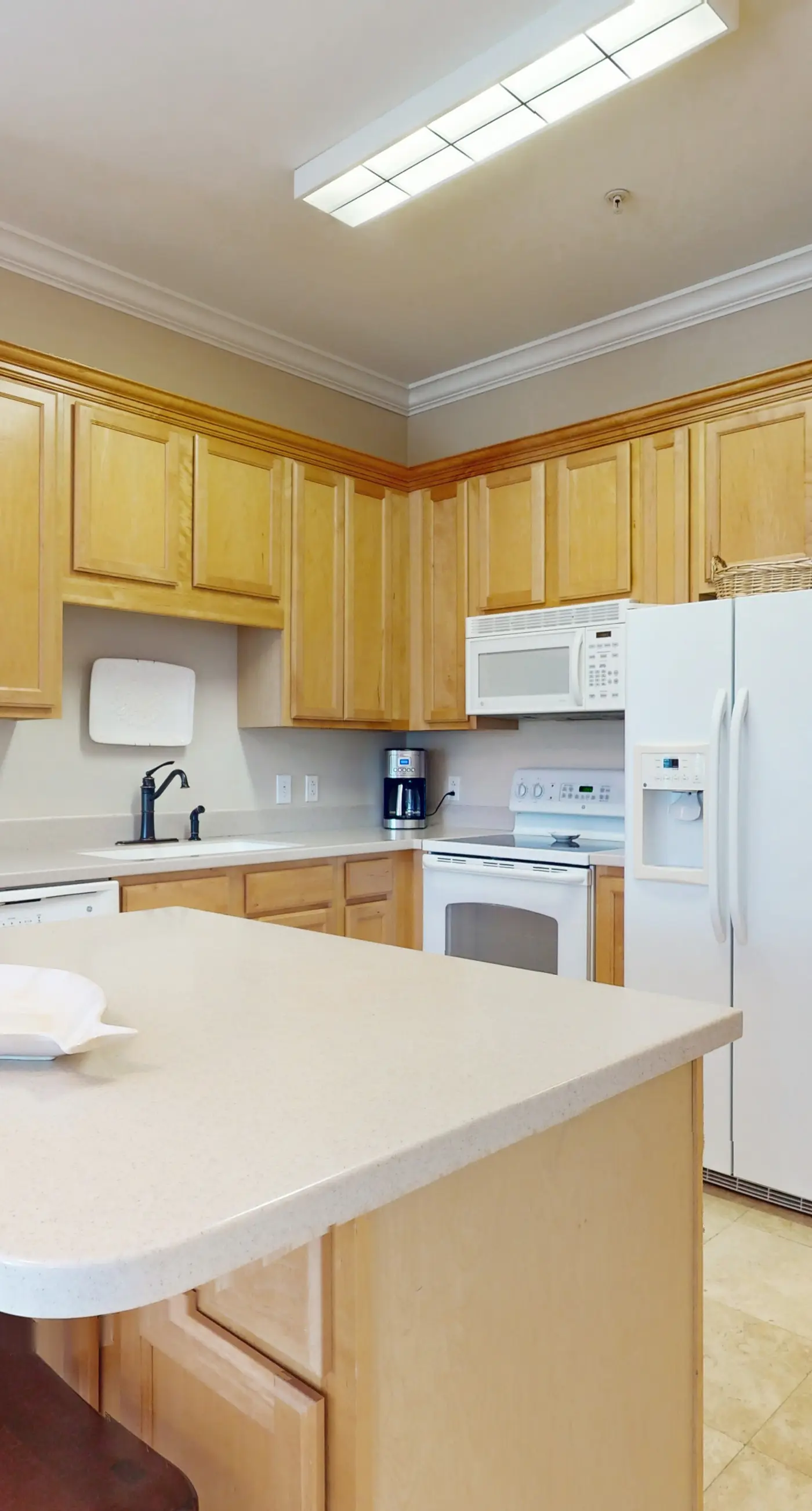 Stylish condo with screened balcony, pool, & tennis - near beach