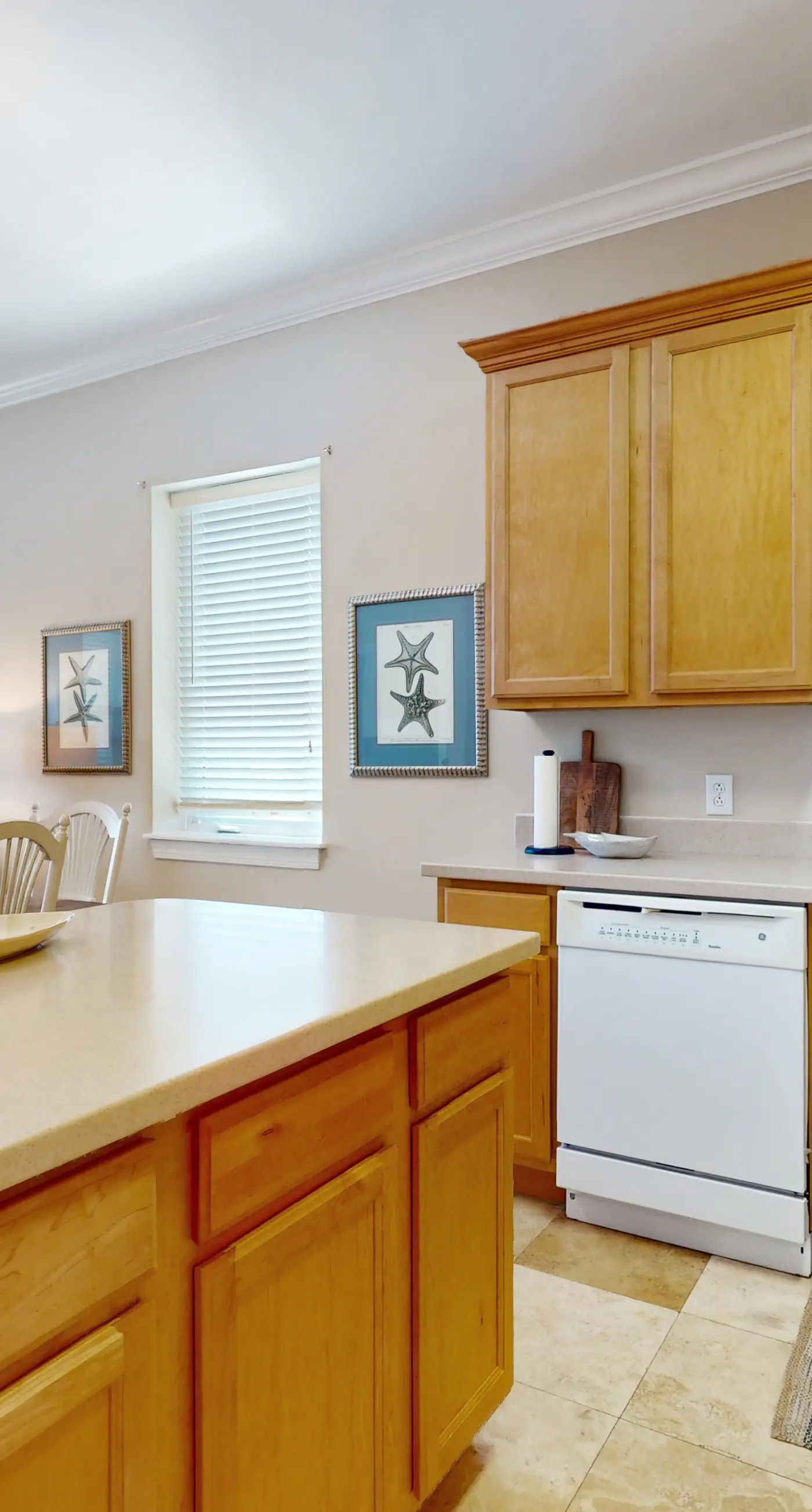 Stylish condo with screened balcony, pool, & tennis - near beach