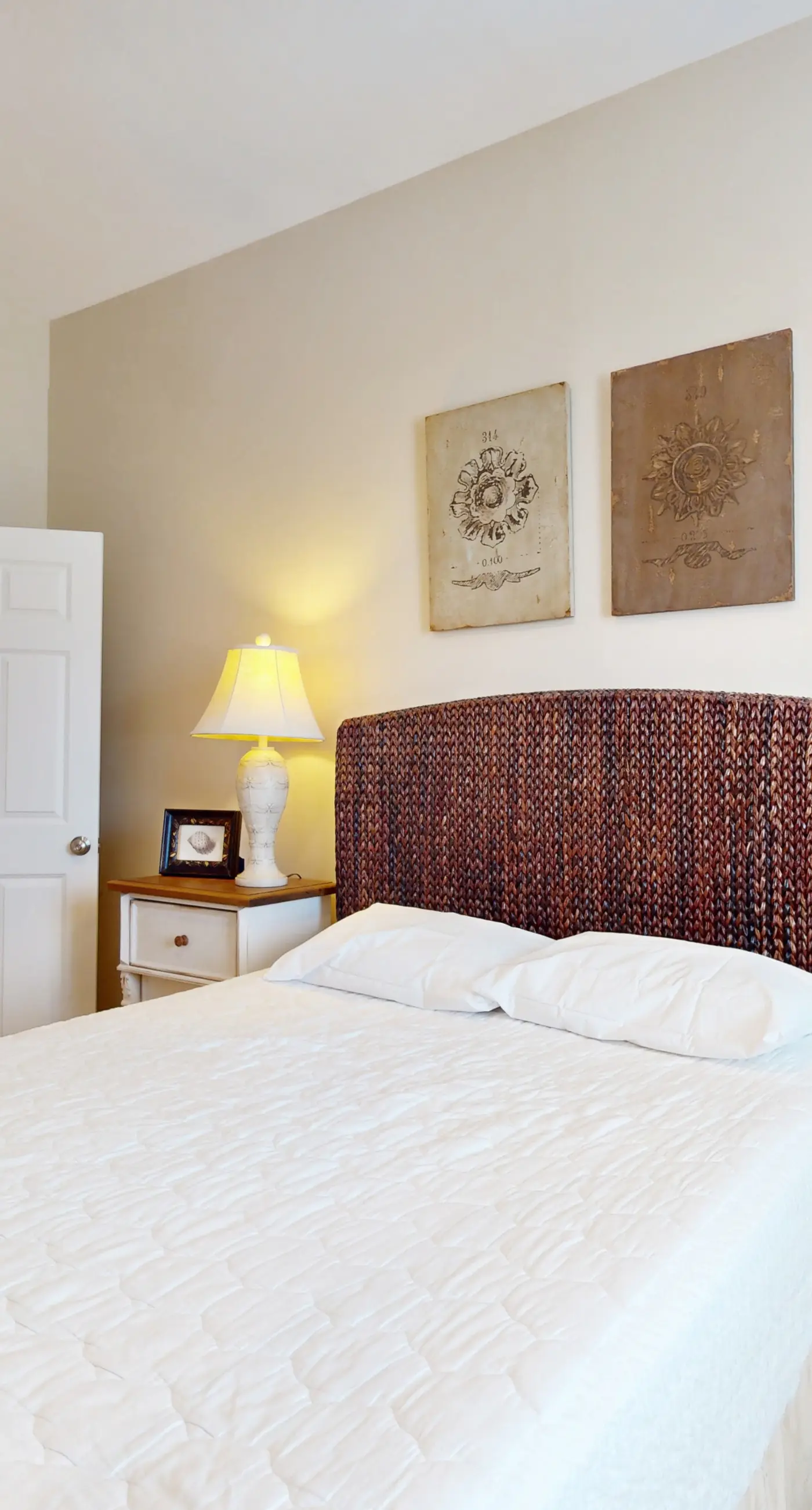 Stylish condo with screened balcony, pool, & tennis - near beach