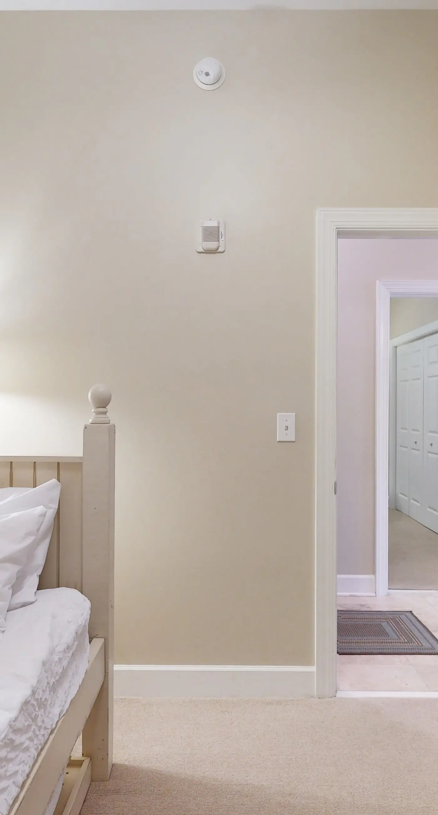 Stylish condo with screened balcony, pool, & tennis - near beach