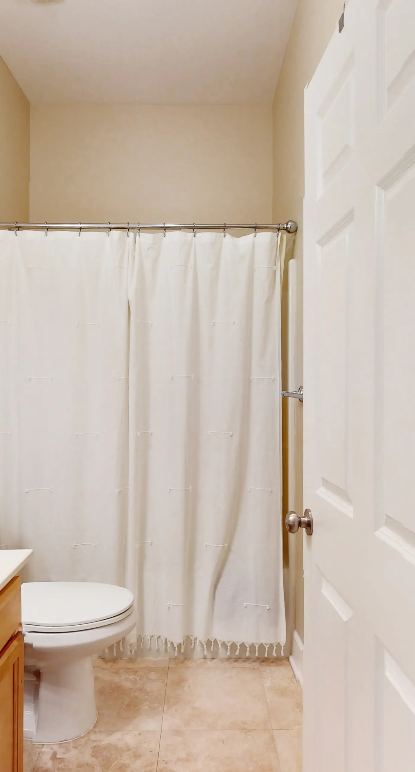 Stylish condo with screened balcony, pool, & tennis - near beach