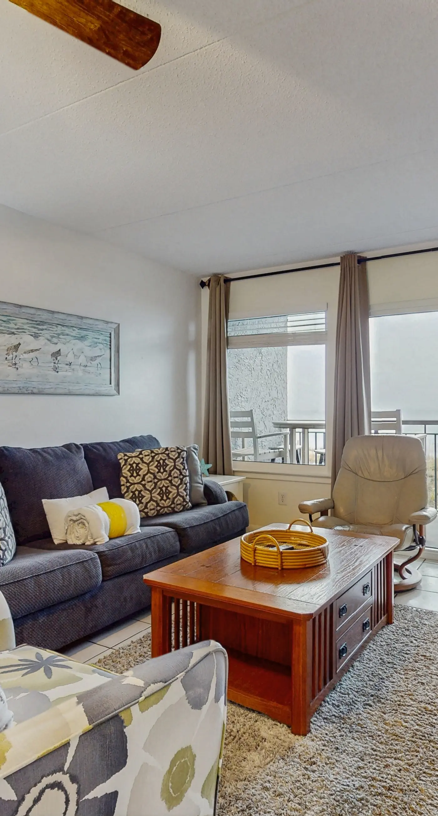 Waterfront condo with easy beach access, central AC, & pool