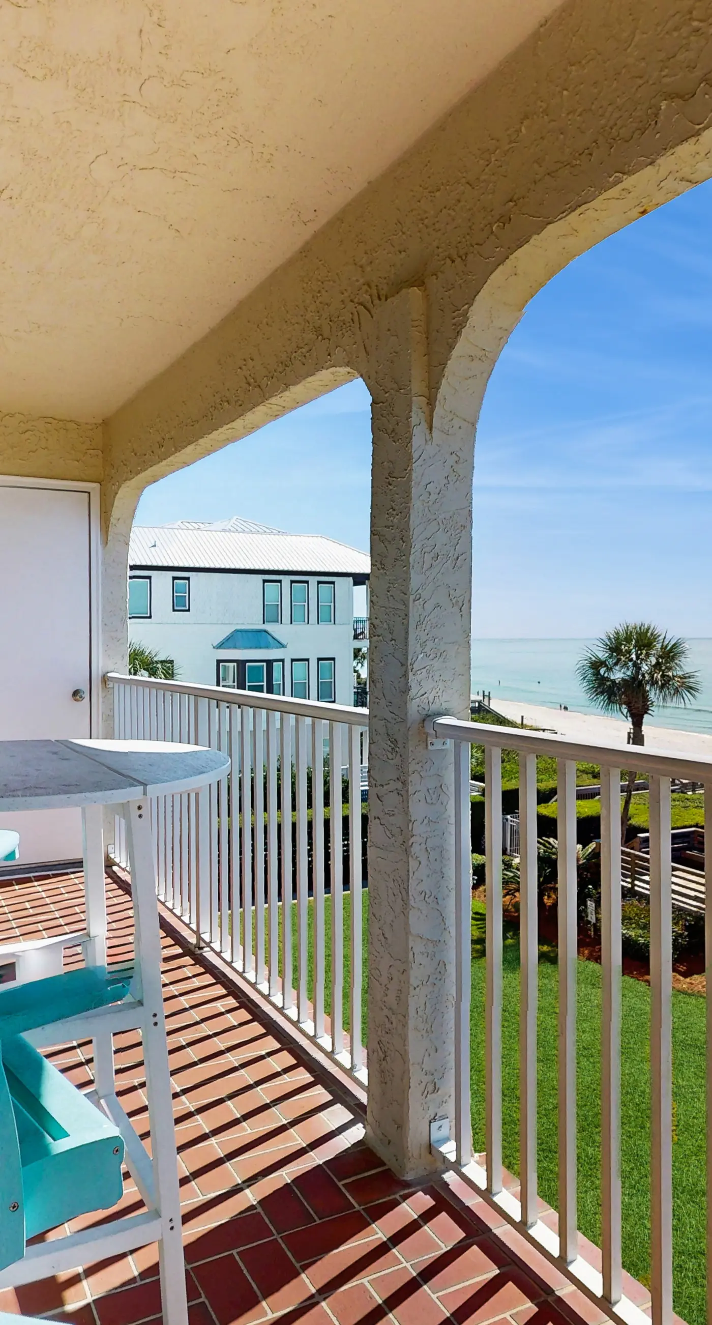 Ideally located beachfront home with balcony, washer&dryer, AC, & amazing views