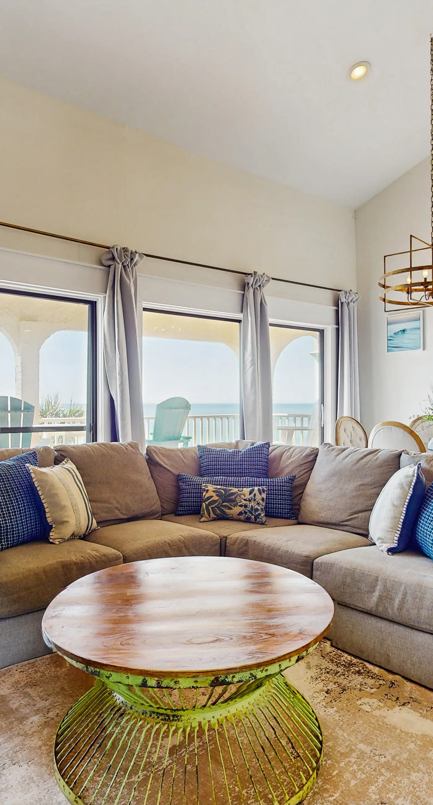 Ideally located beachfront home with balcony, washer&dryer, AC, & amazing views