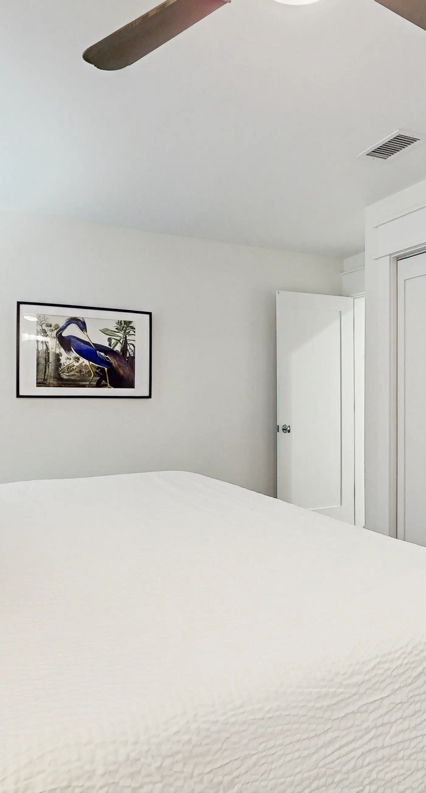 Ideally located beachfront home with balcony, washer&dryer, AC, & amazing views