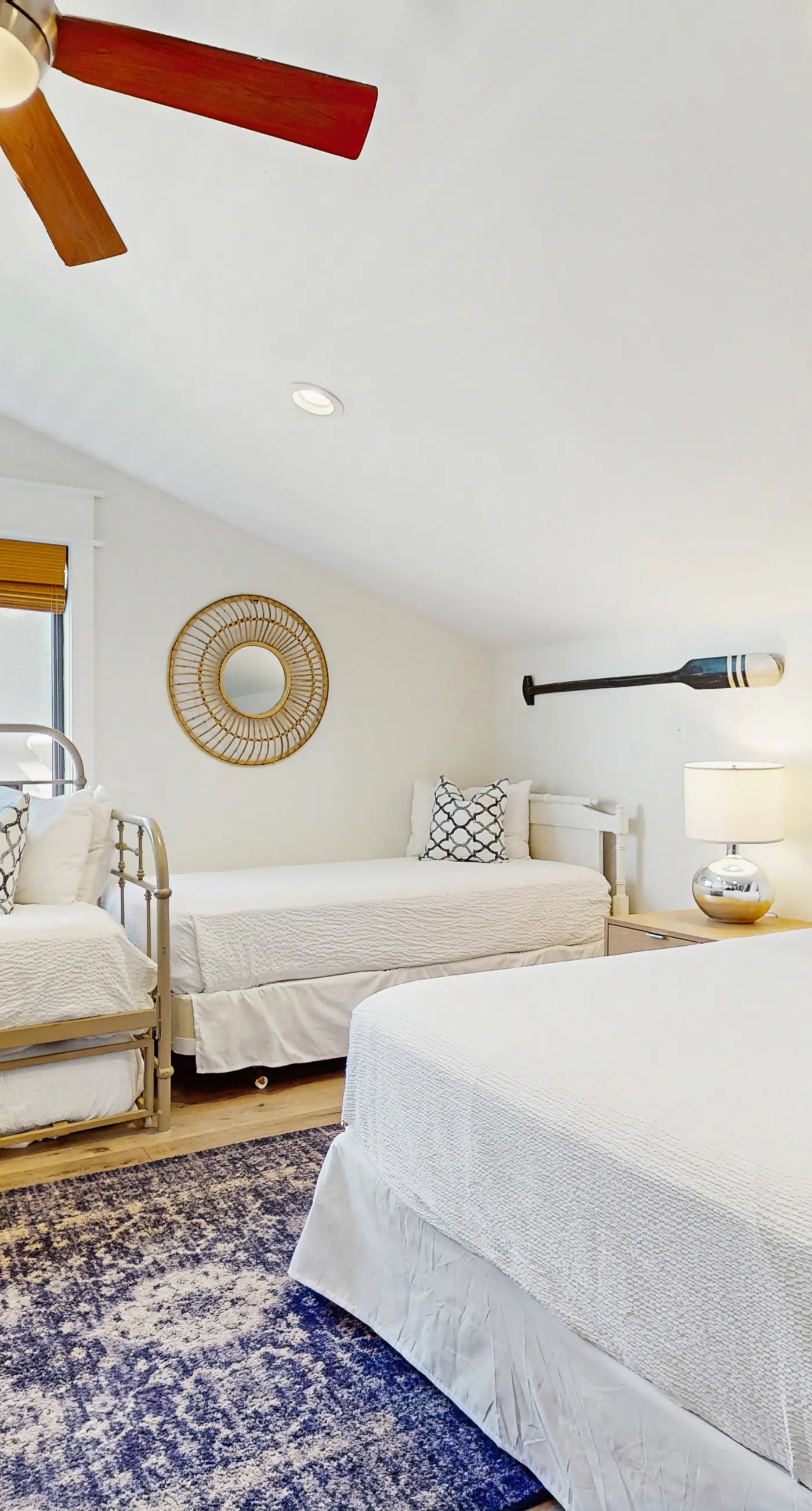 Ideally located beachfront home with balcony, washer&dryer, AC, & amazing views
