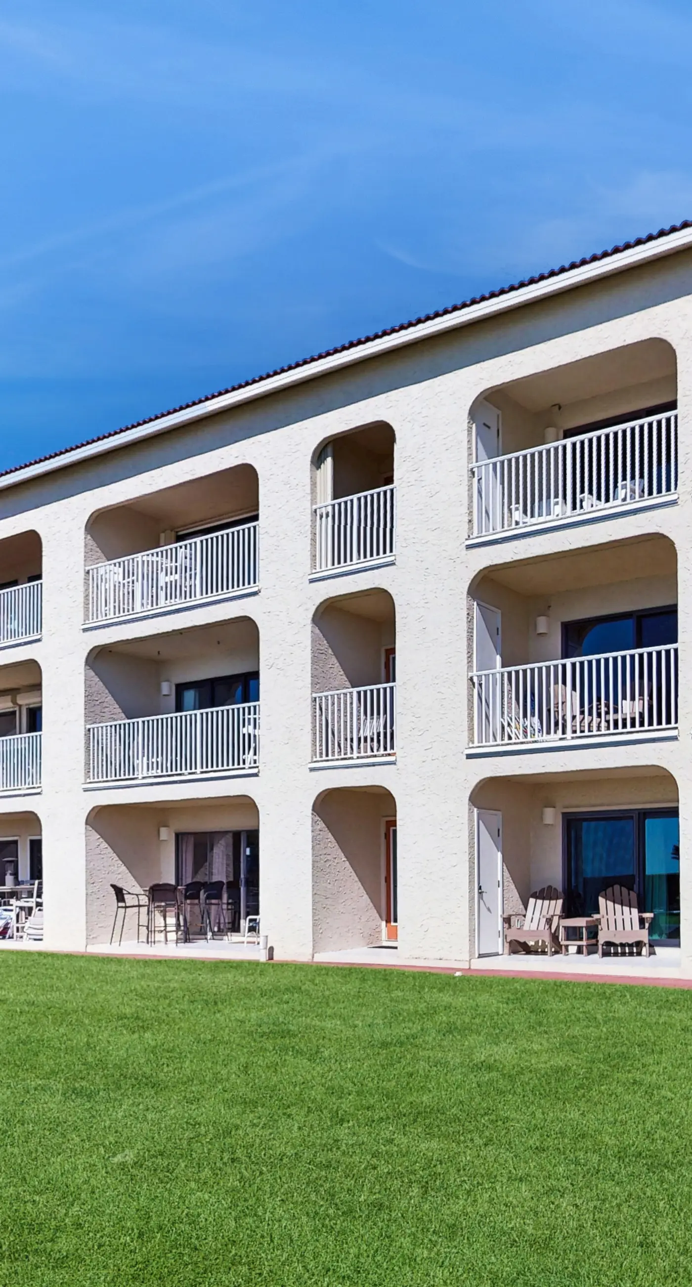 Ideally located beachfront home with balcony, washer&dryer, AC, & amazing views