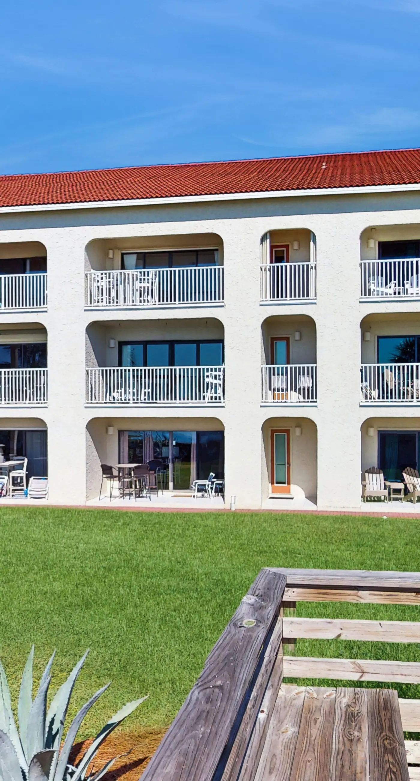Ideally located beachfront home with balcony, washer&dryer, AC, & amazing views