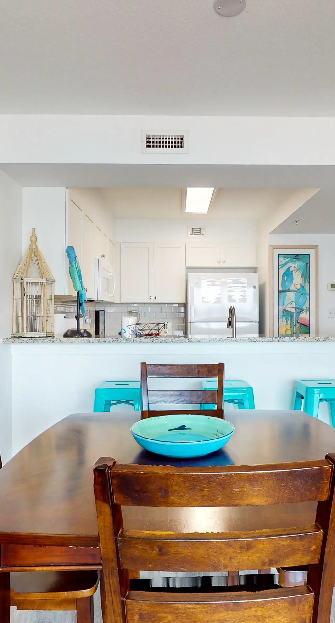 Gorgeous and cozy beachfront condo with shared pool and beach access