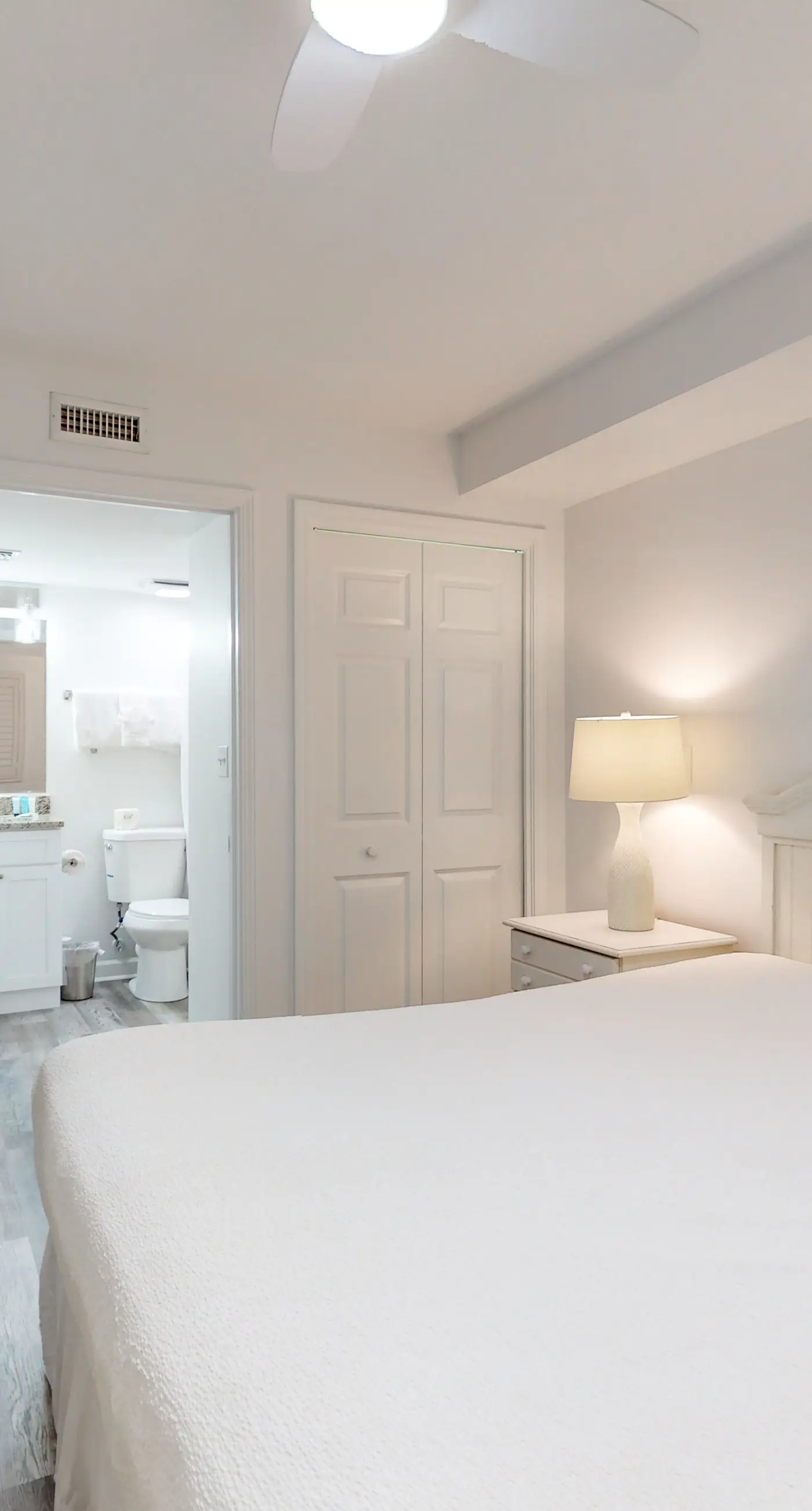 Gorgeous and cozy beachfront condo with shared pool and beach access