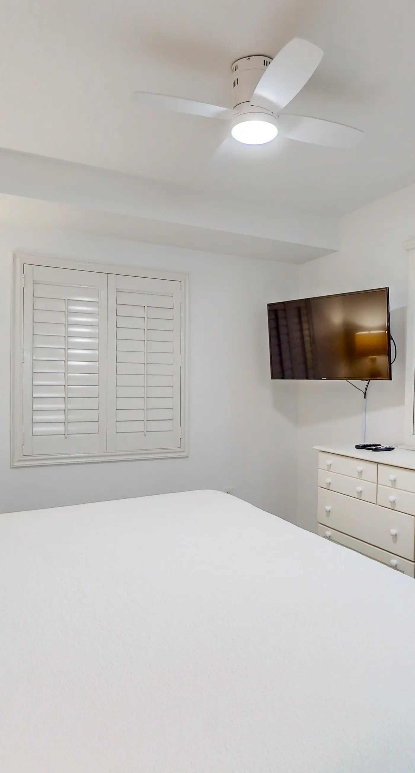 Gorgeous and cozy beachfront condo with shared pool and beach access