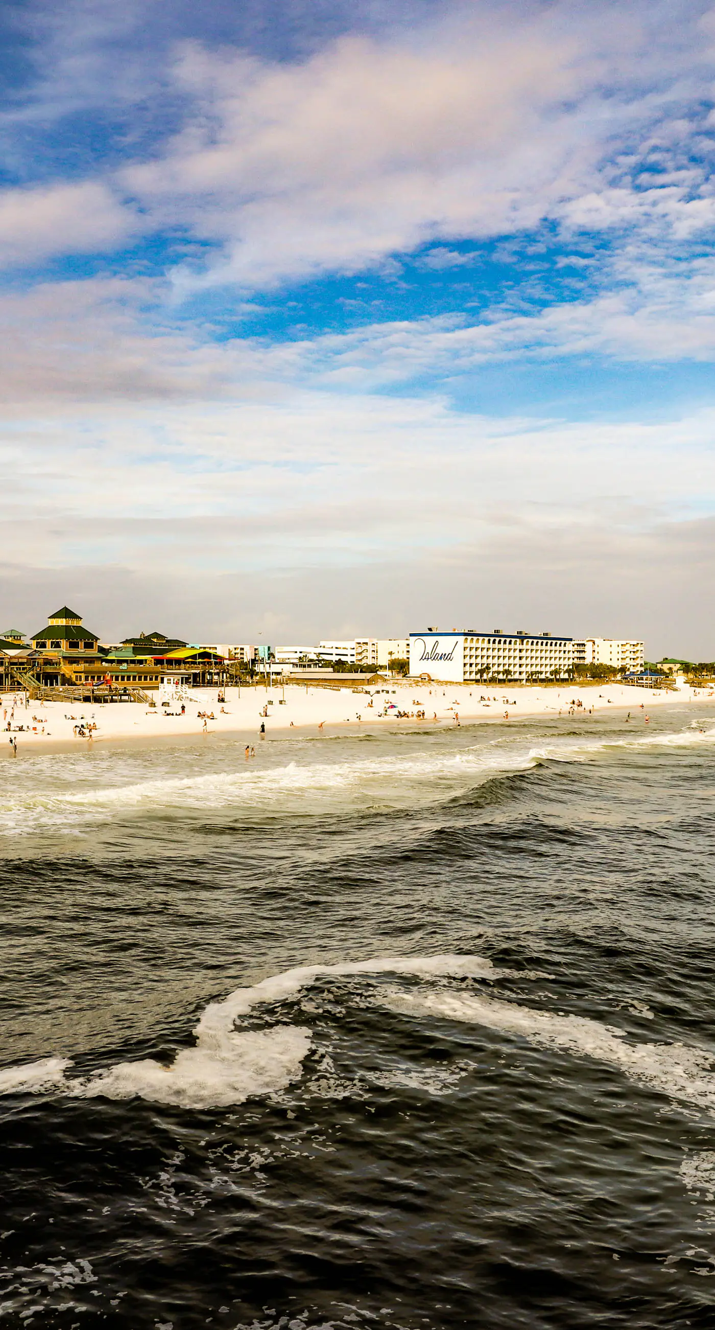 Gorgeous and cozy beachfront condo with shared pool and beach access