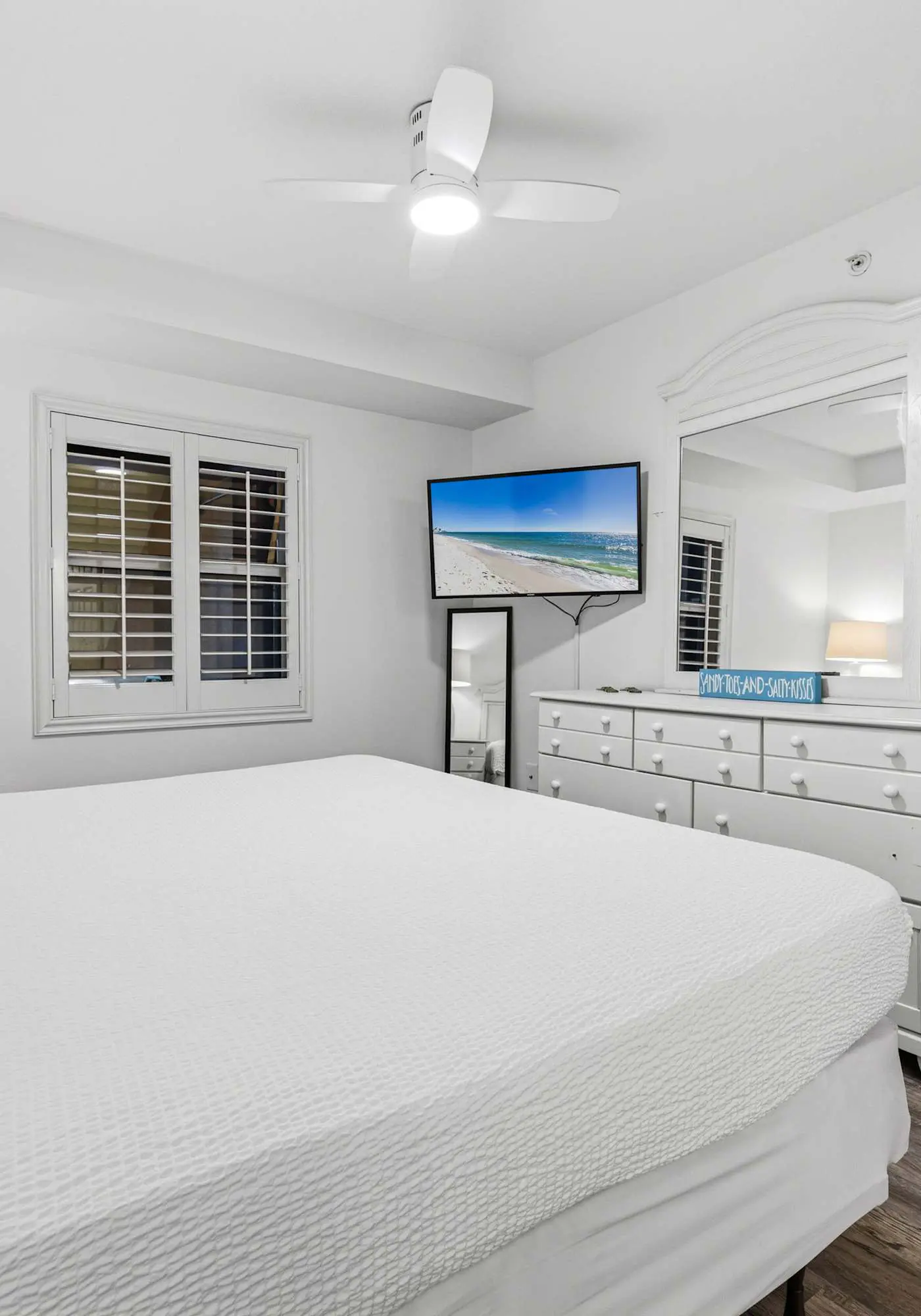 Gorgeous and cozy beachfront condo with shared pool and beach access