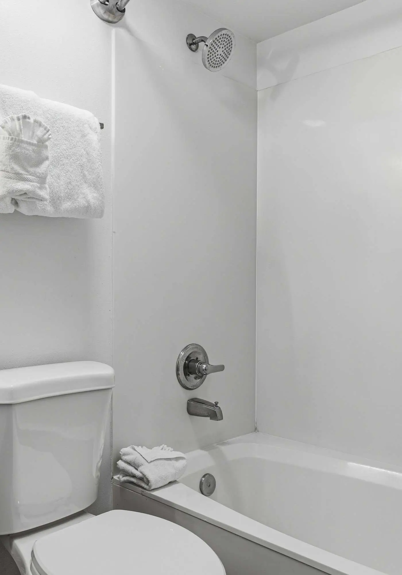 Gorgeous and cozy beachfront condo with shared pool and beach access