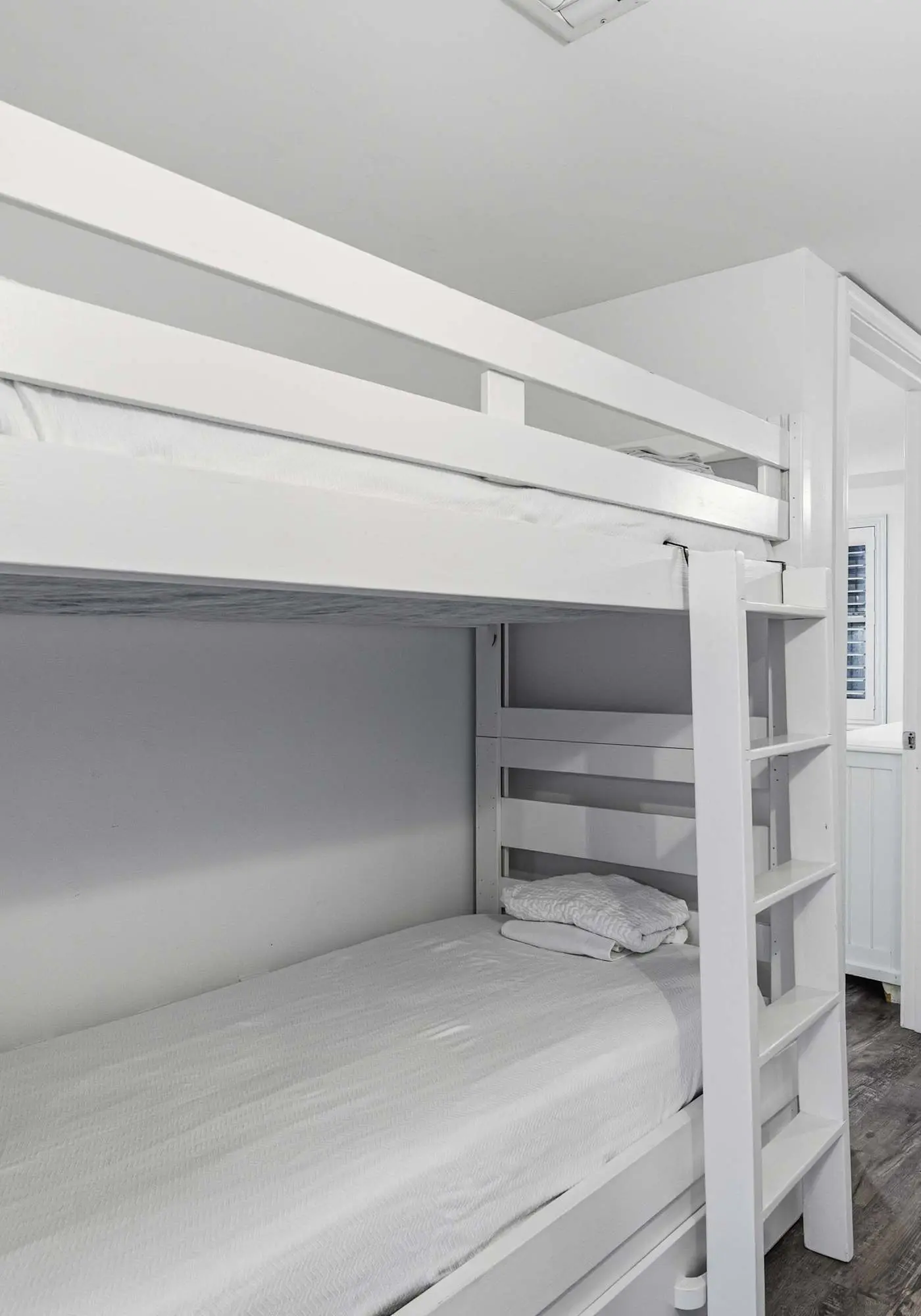 Gorgeous and cozy beachfront condo with shared pool and beach access