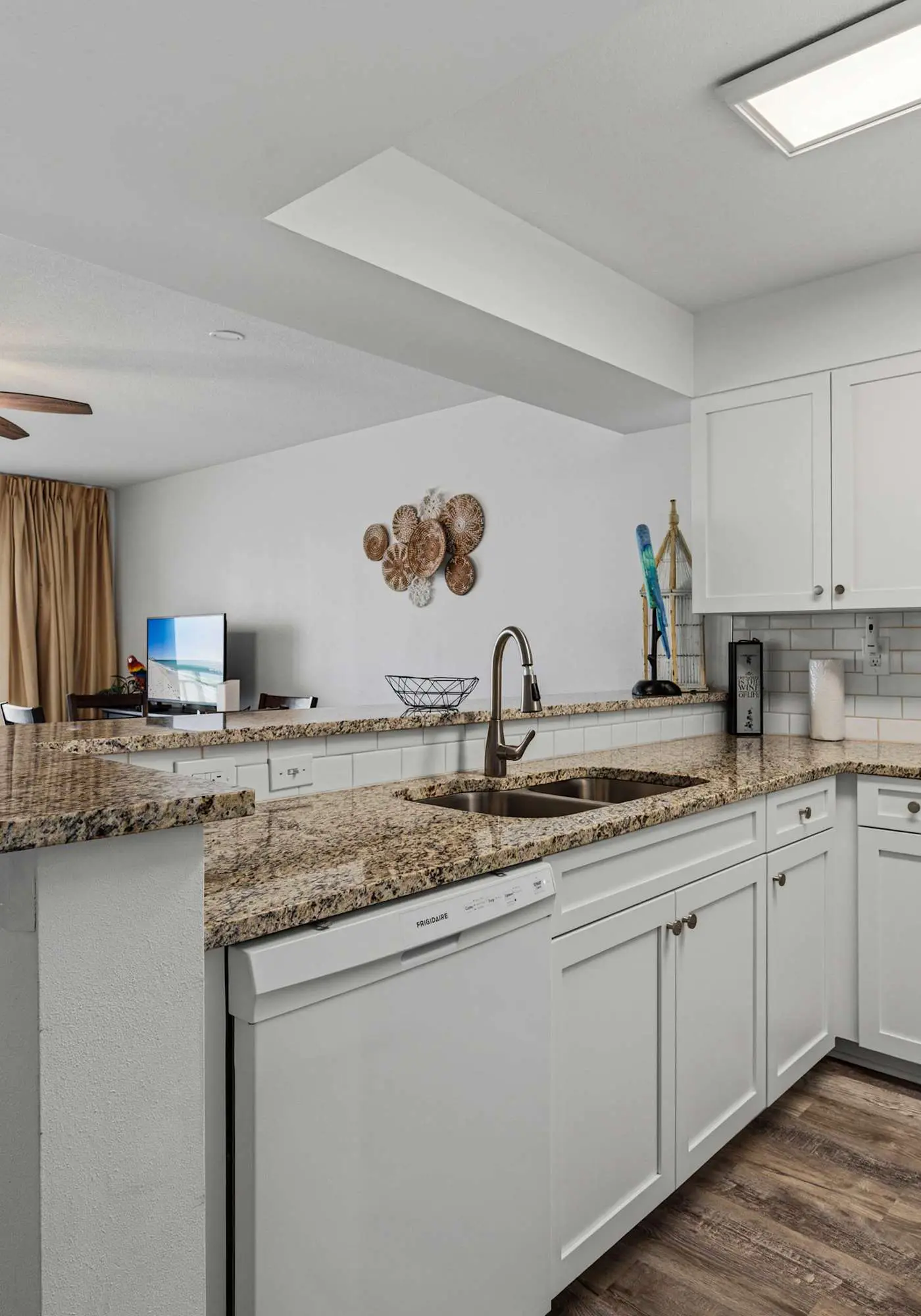 Gorgeous and cozy beachfront condo with shared pool and beach access