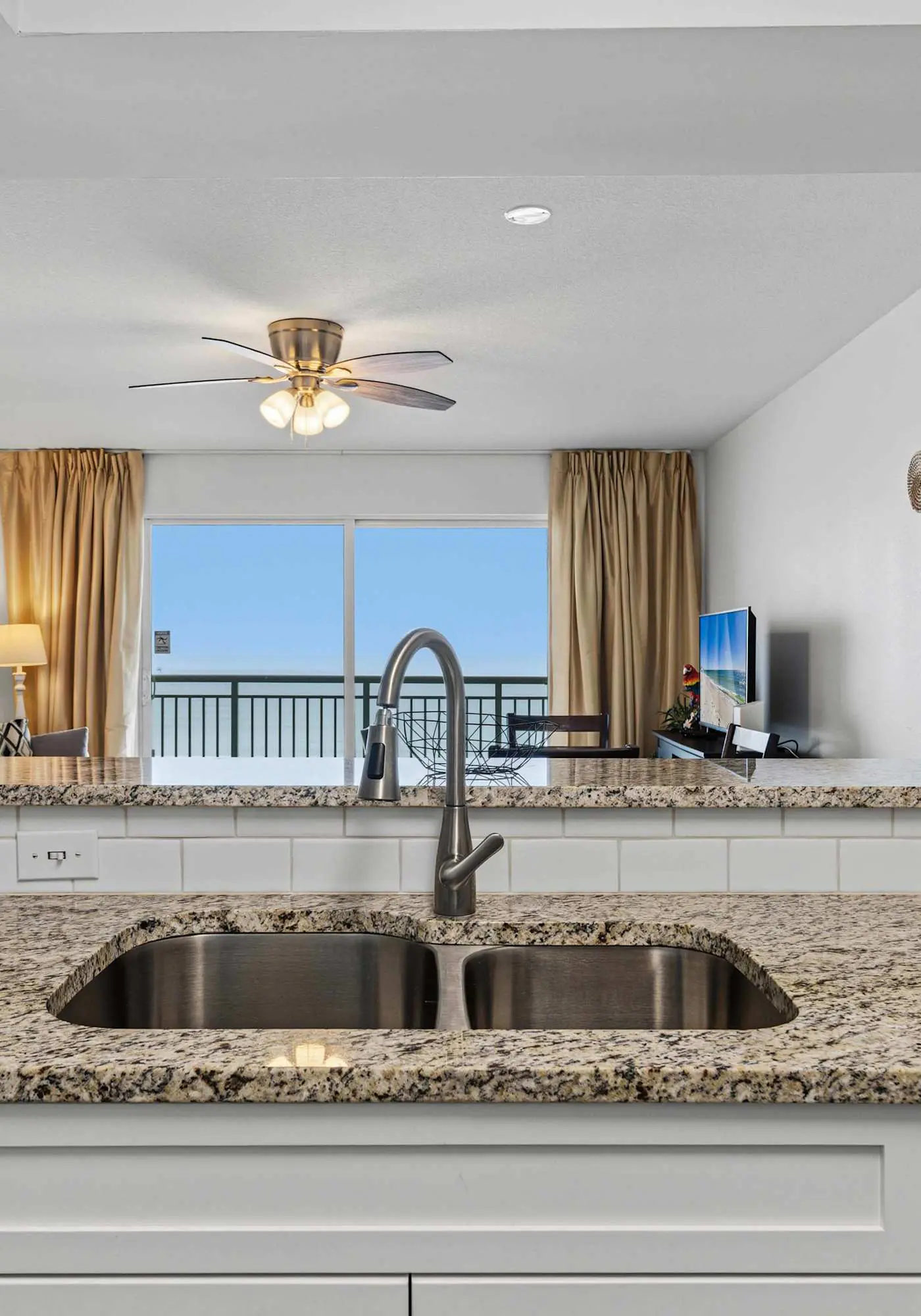 Gorgeous and cozy beachfront condo with shared pool and beach access
