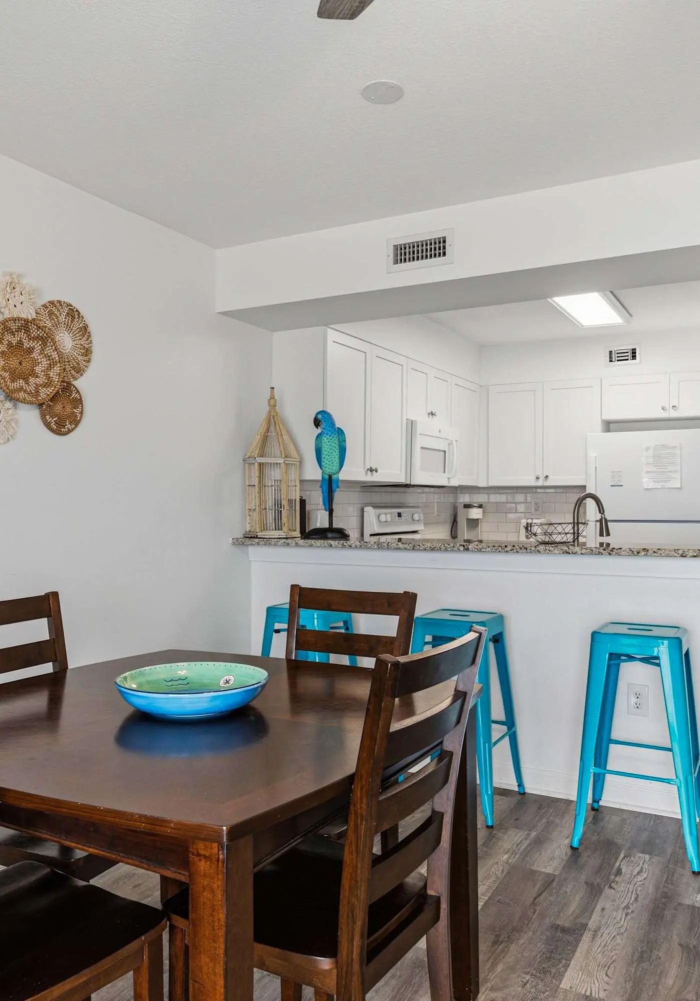 Gorgeous and cozy beachfront condo with shared pool and beach access