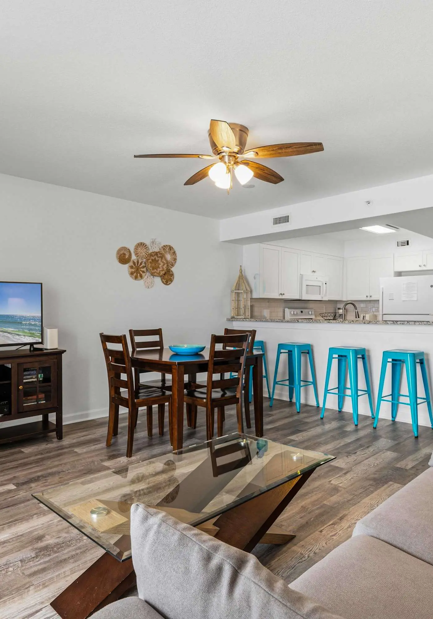 Gorgeous and cozy beachfront condo with shared pool and beach access