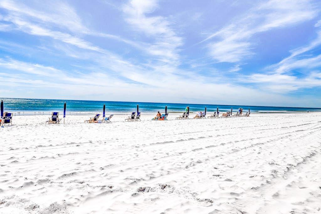 Oceanfront condo with pool, hot tub, central AC, washer/dryer, & fitness room