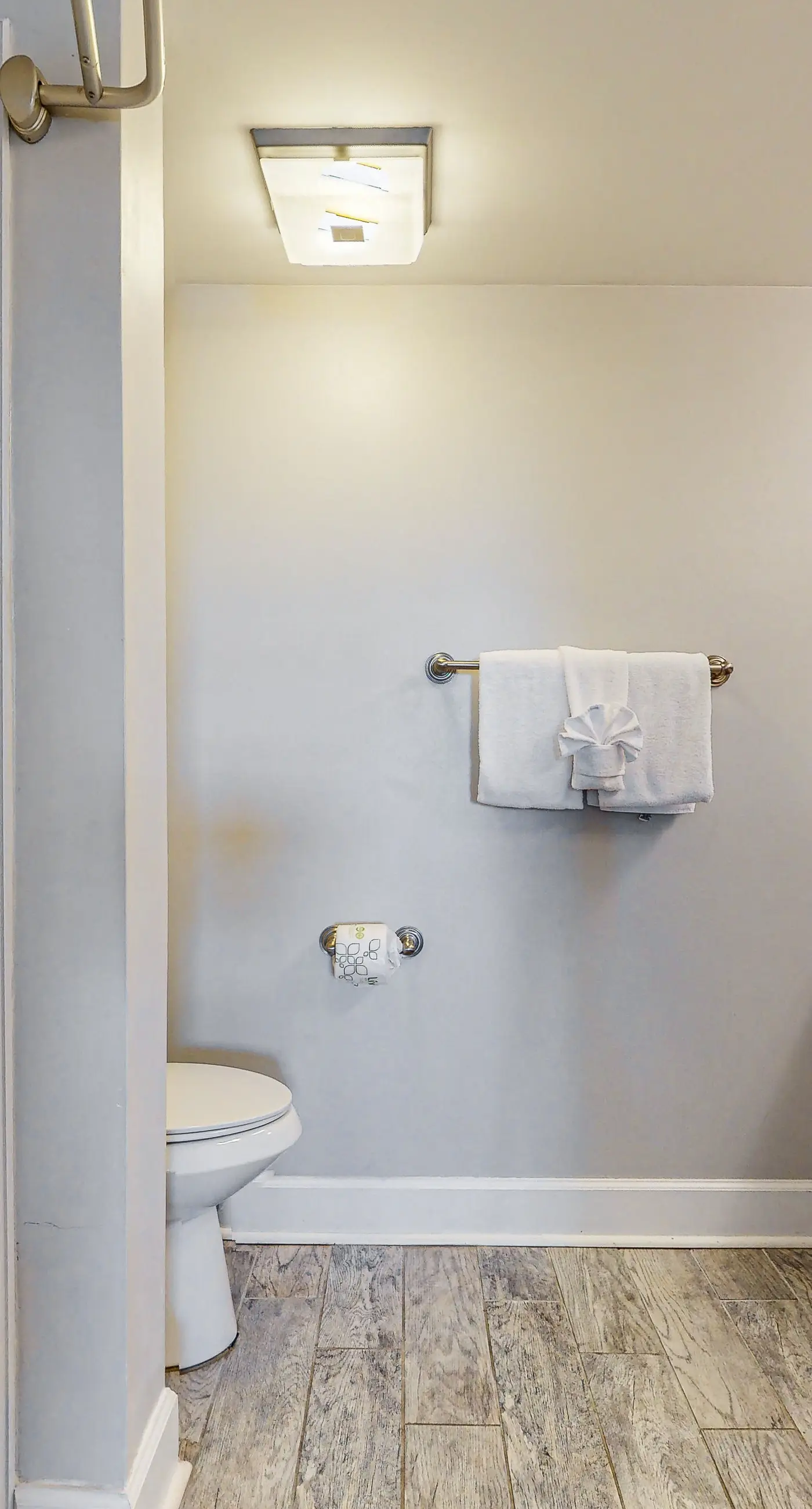 Pelican Isle 506- Oceanfront condo with pool, hot tub, central AC, washer/dryer, & fitness room