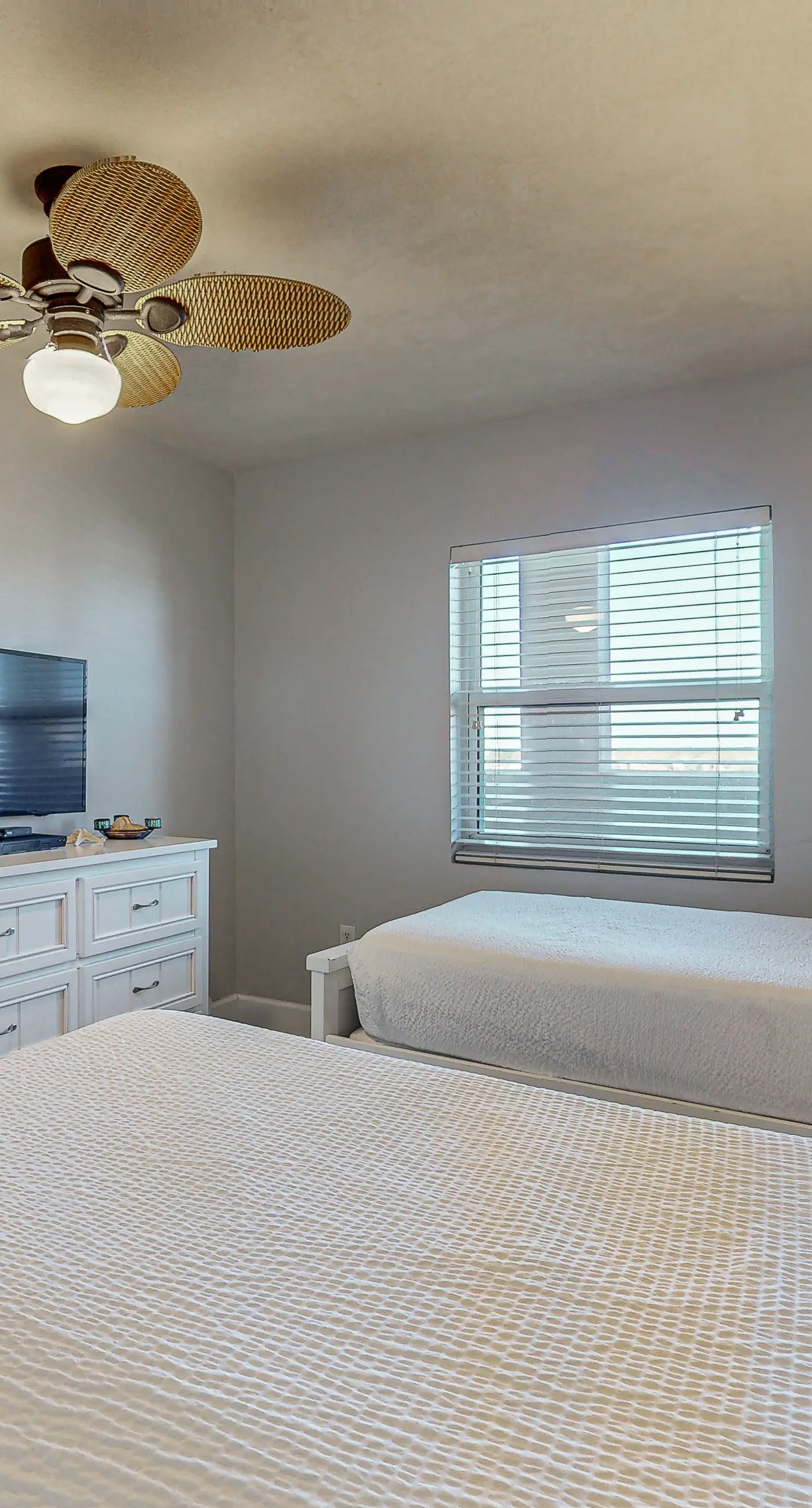 Pelican Isle 506- Oceanfront condo with pool, hot tub, central AC, washer/dryer, & fitness room