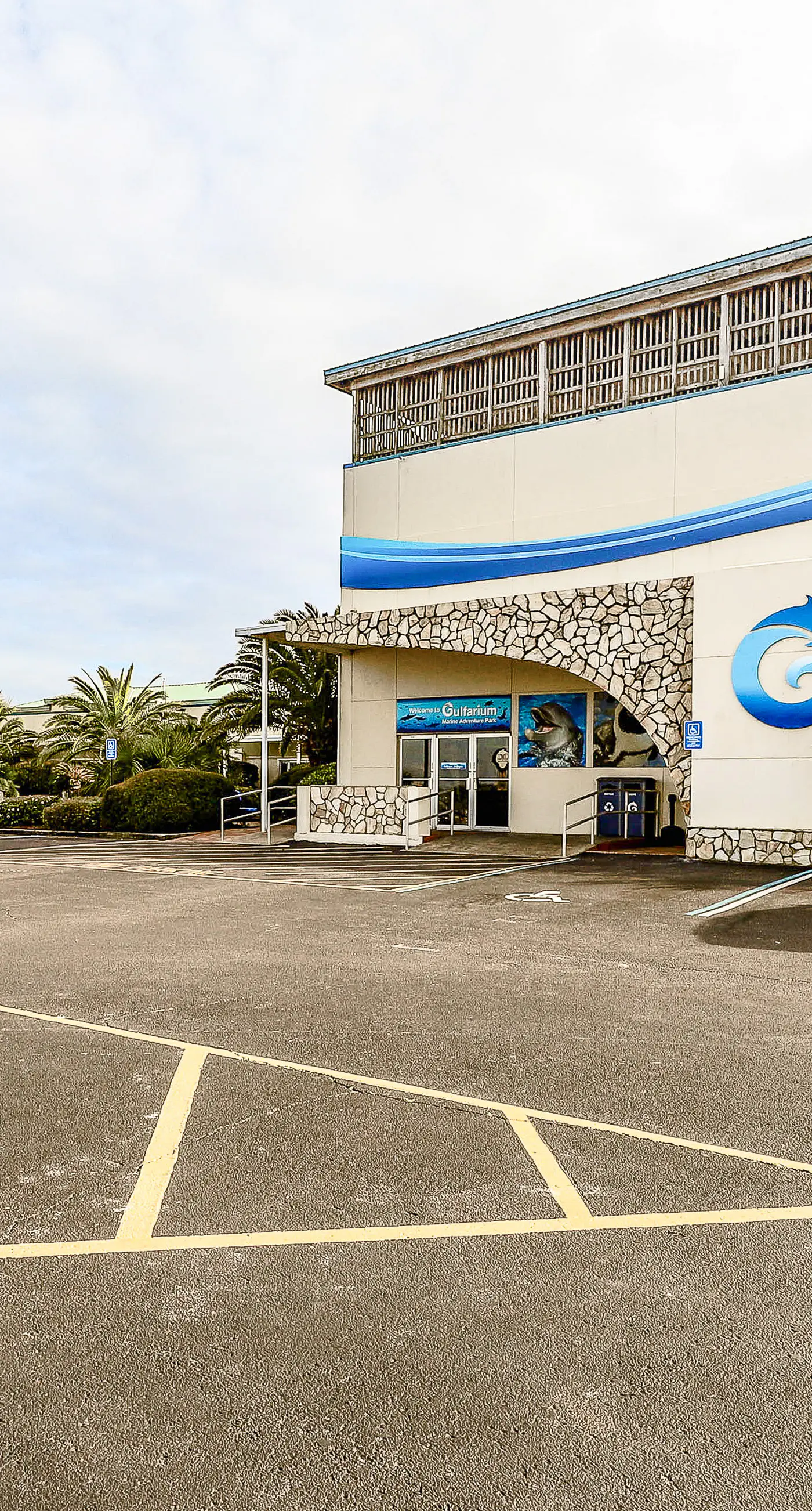 Pelican Isle 506- Oceanfront condo with pool, hot tub, central AC, washer/dryer, & fitness room