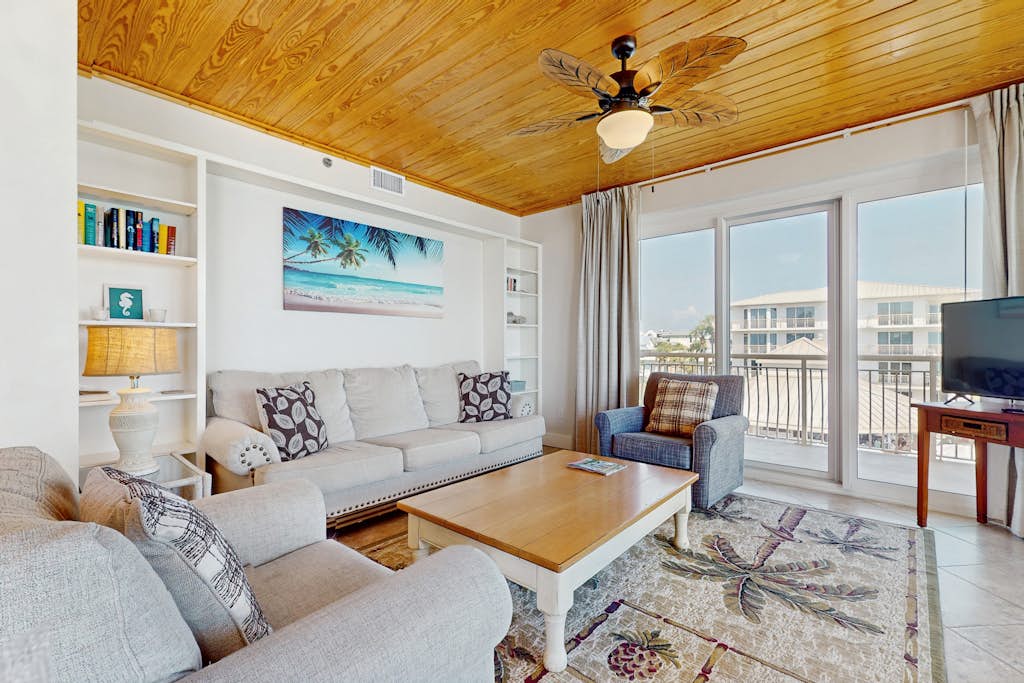 Gulf front condo with beach access, pool, hot tub, tennis & pickleball