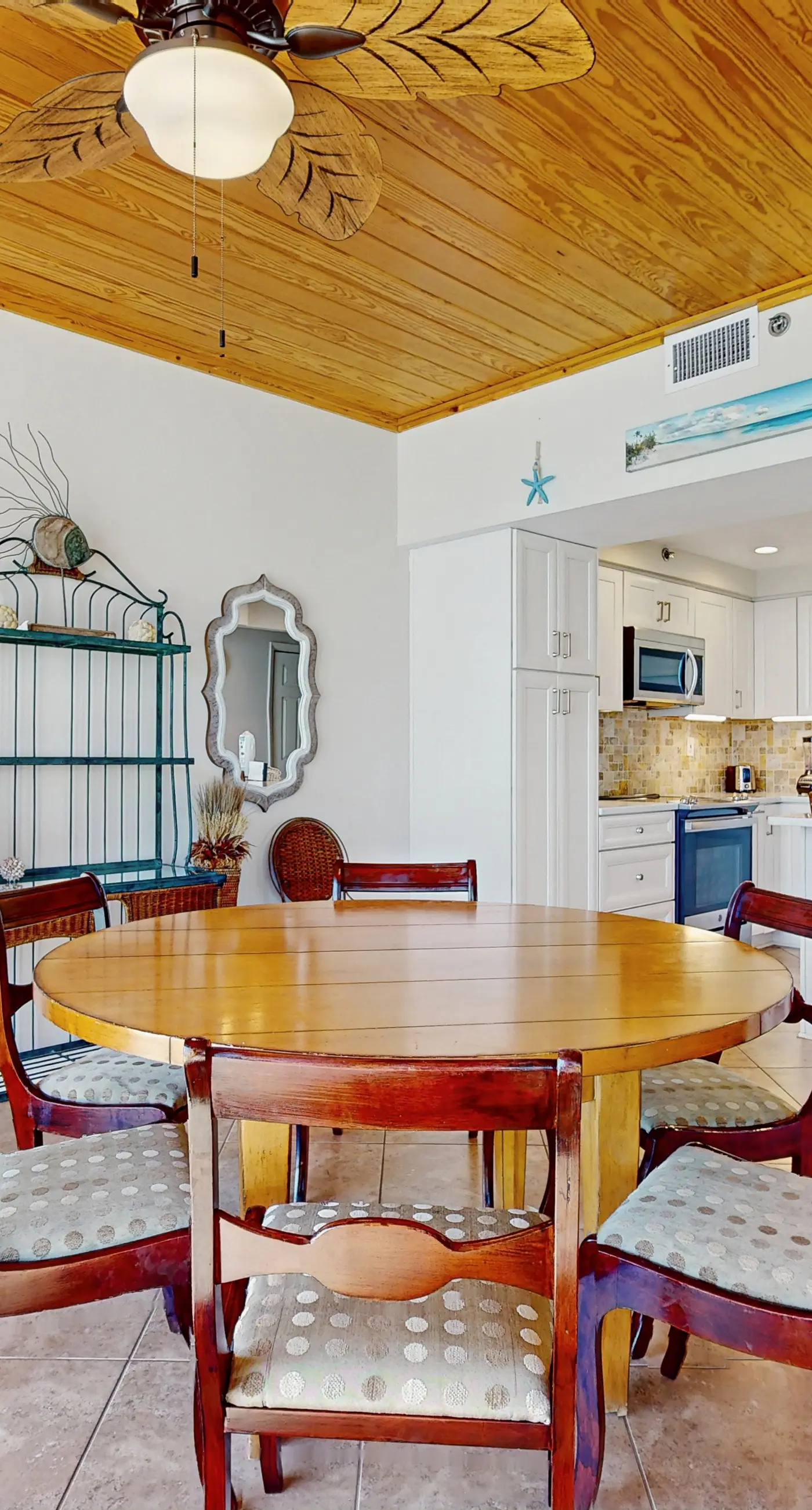 Gulf front condo with beach access, pool, hot tub, tennis & pickleball