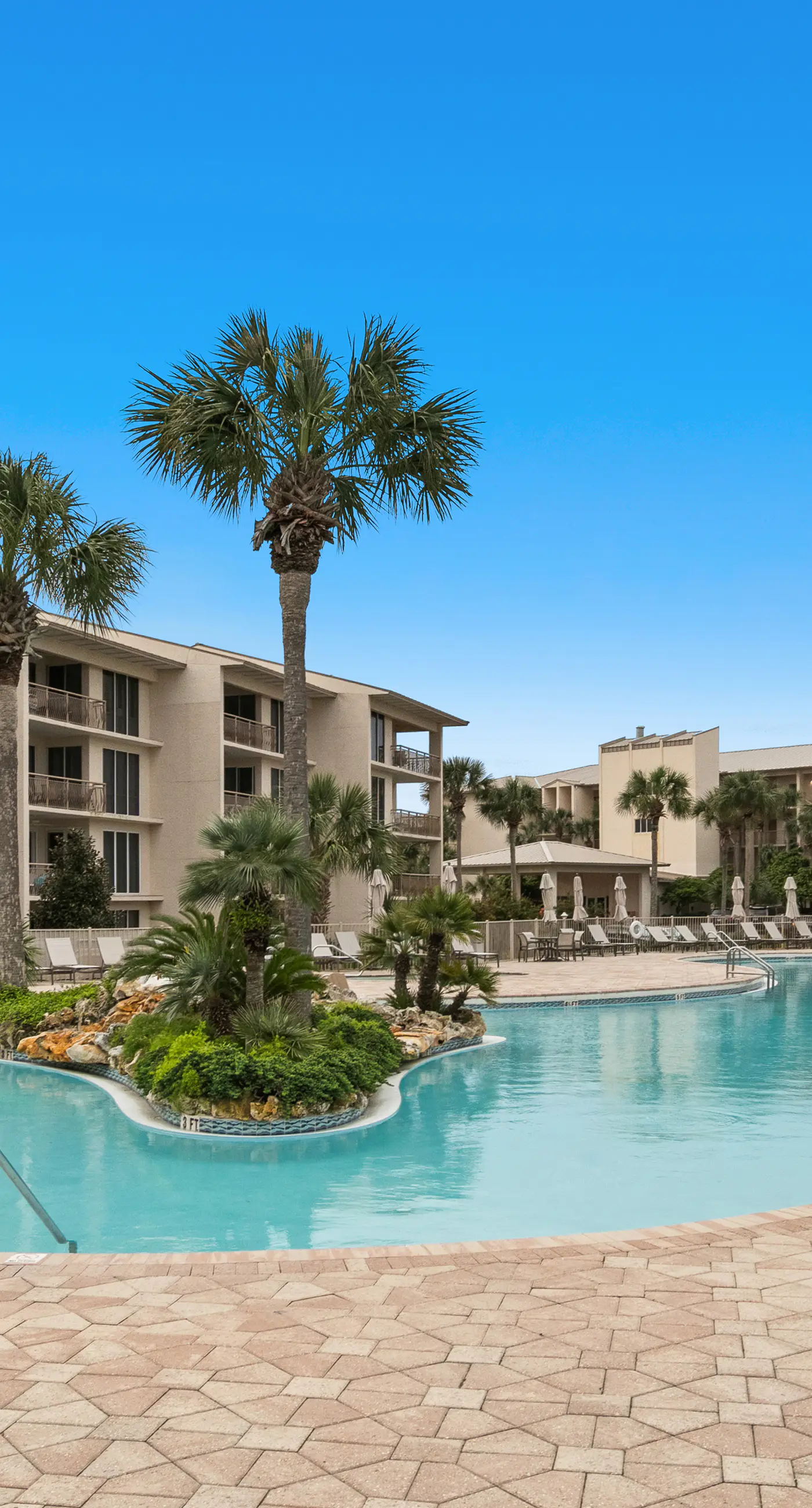Gulf front condo with beach access, pool, hot tub, tennis & pickleball