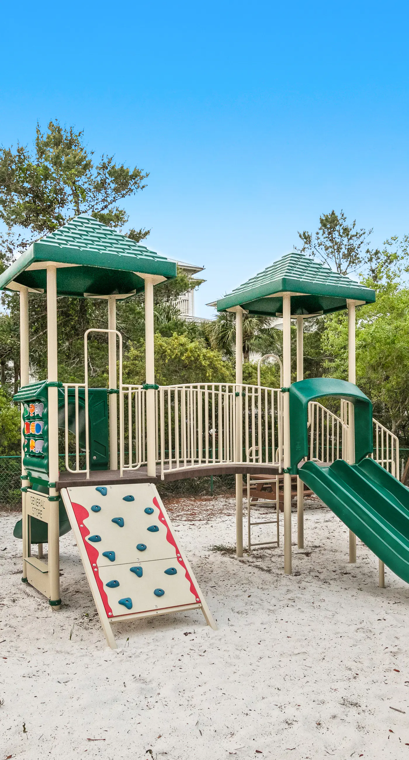 Gulf front condo with beach access, pool, hot tub, tennis & pickleball